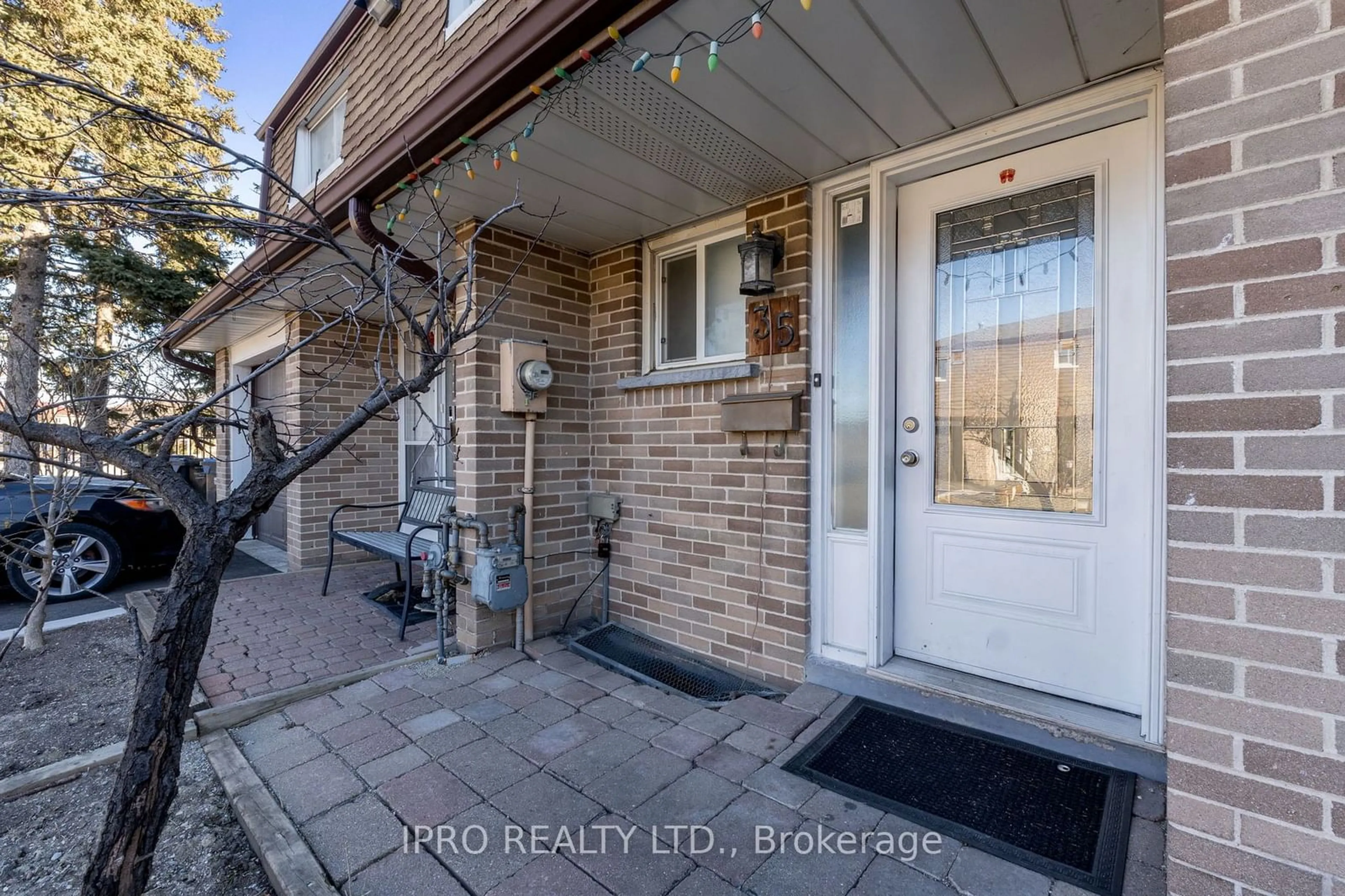 Indoor entryway for 3860 Morning Star Dr #35, Mississauga Ontario L4T 1Y9