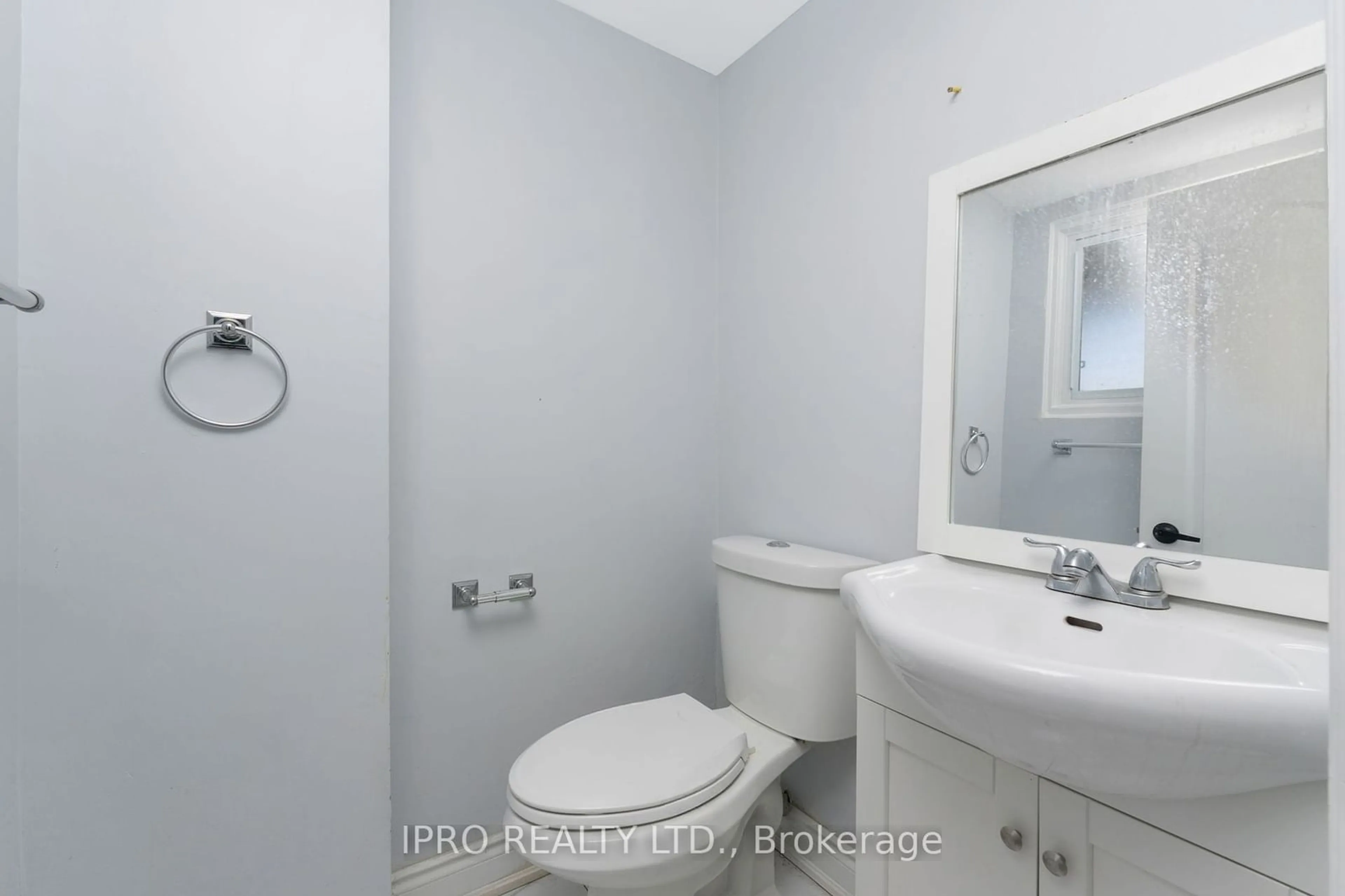 Standard bathroom, floor is not visible for 3860 Morning Star Dr #35, Mississauga Ontario L4T 1Y9