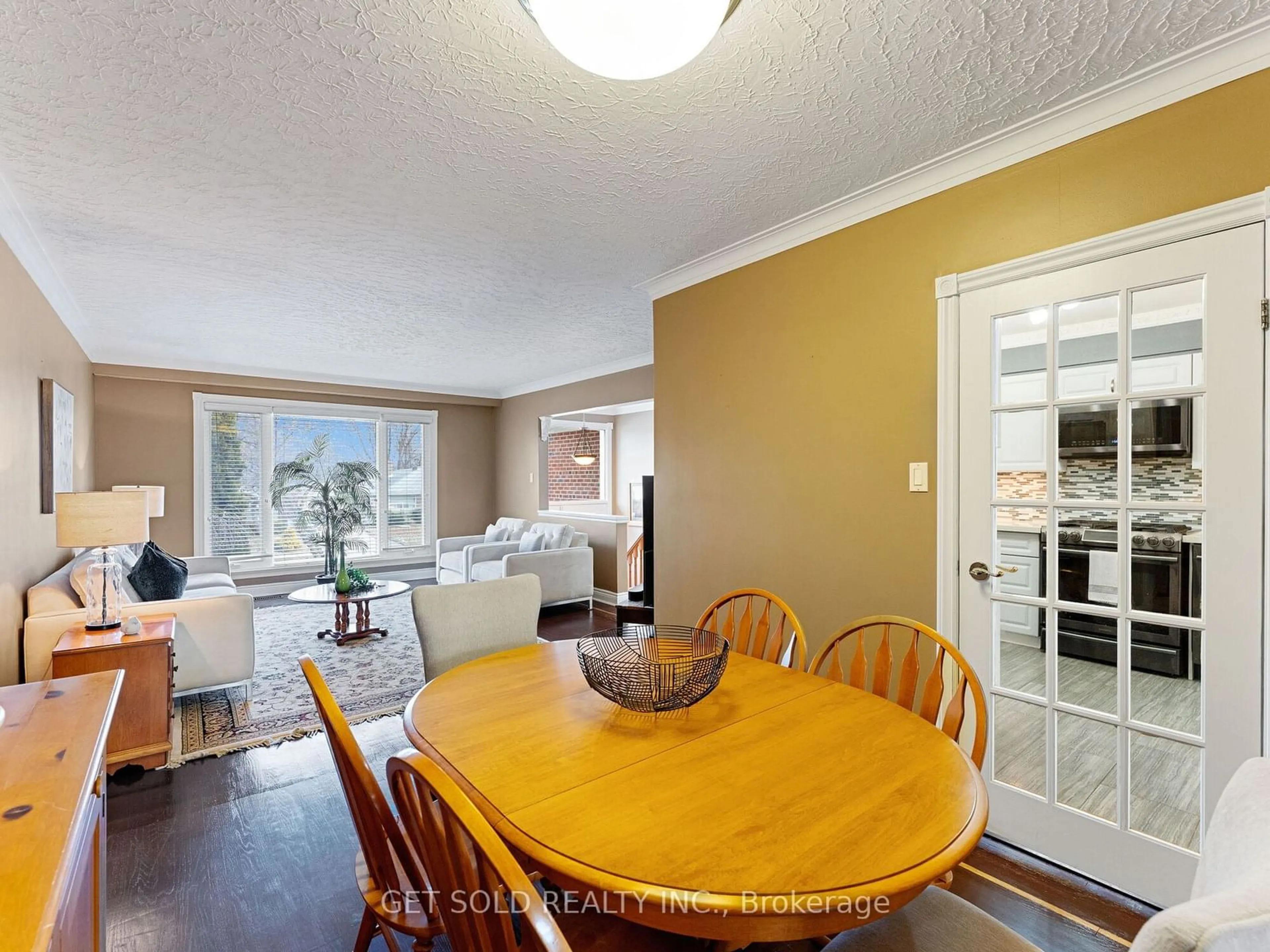 Dining room, wood/laminate floor for 112 Riverhead Dr, Toronto Ontario M9W 4G9