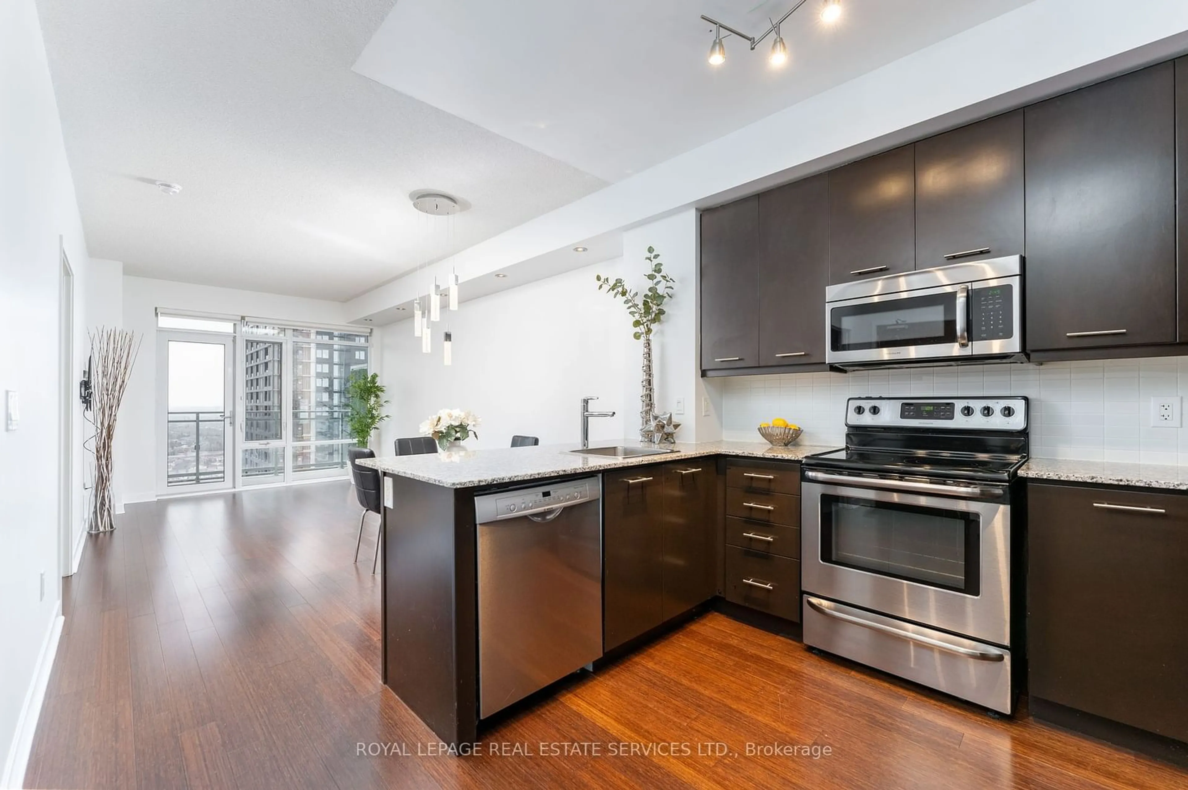 Open concept kitchen, unknown for 360 Square One Dr #3006, Mississauga Ontario L5B 0G7