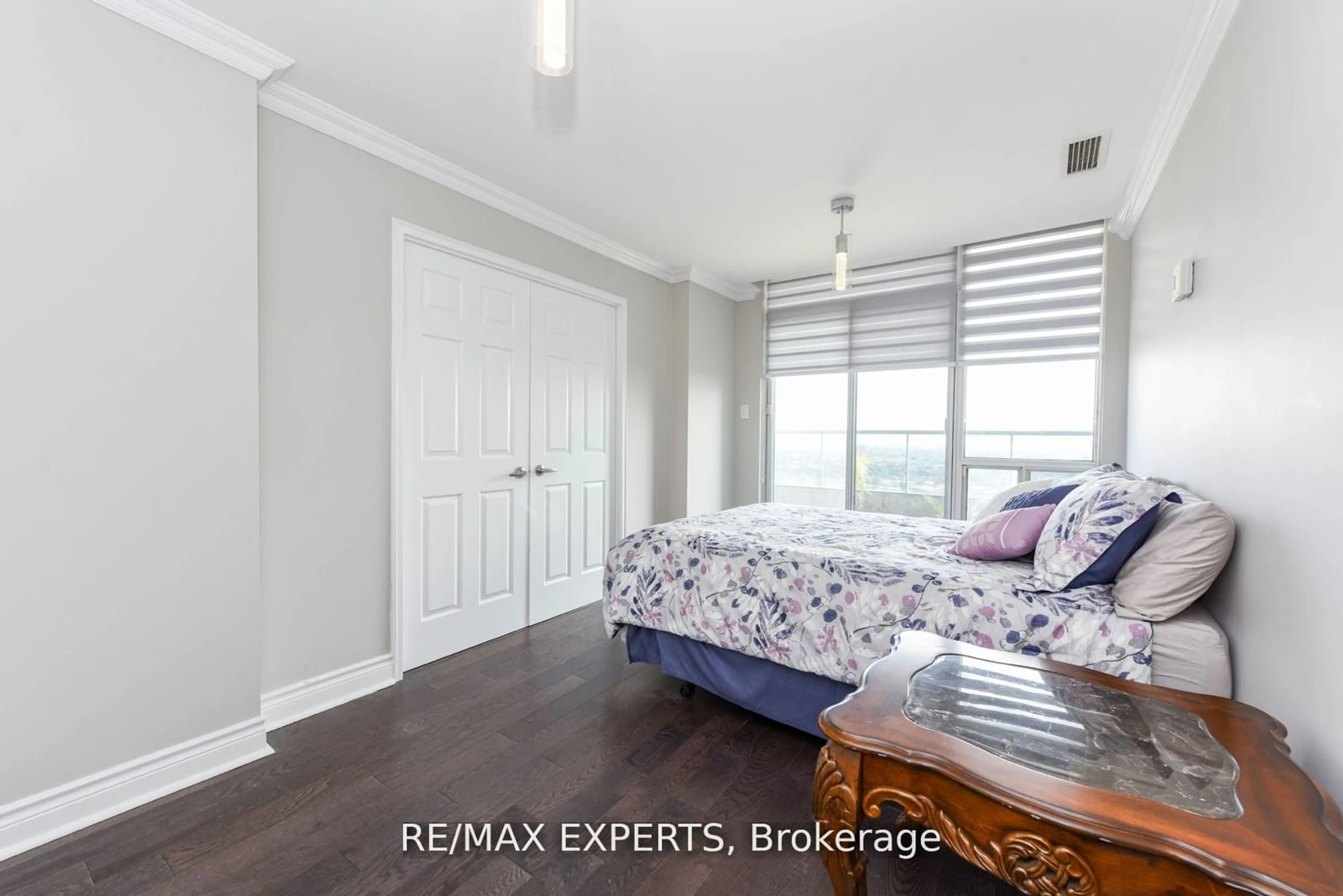 Bedroom with bed, wood/laminate floor for 4460 Tucana Crt #Ph02, Mississauga Ontario L5R 3K9