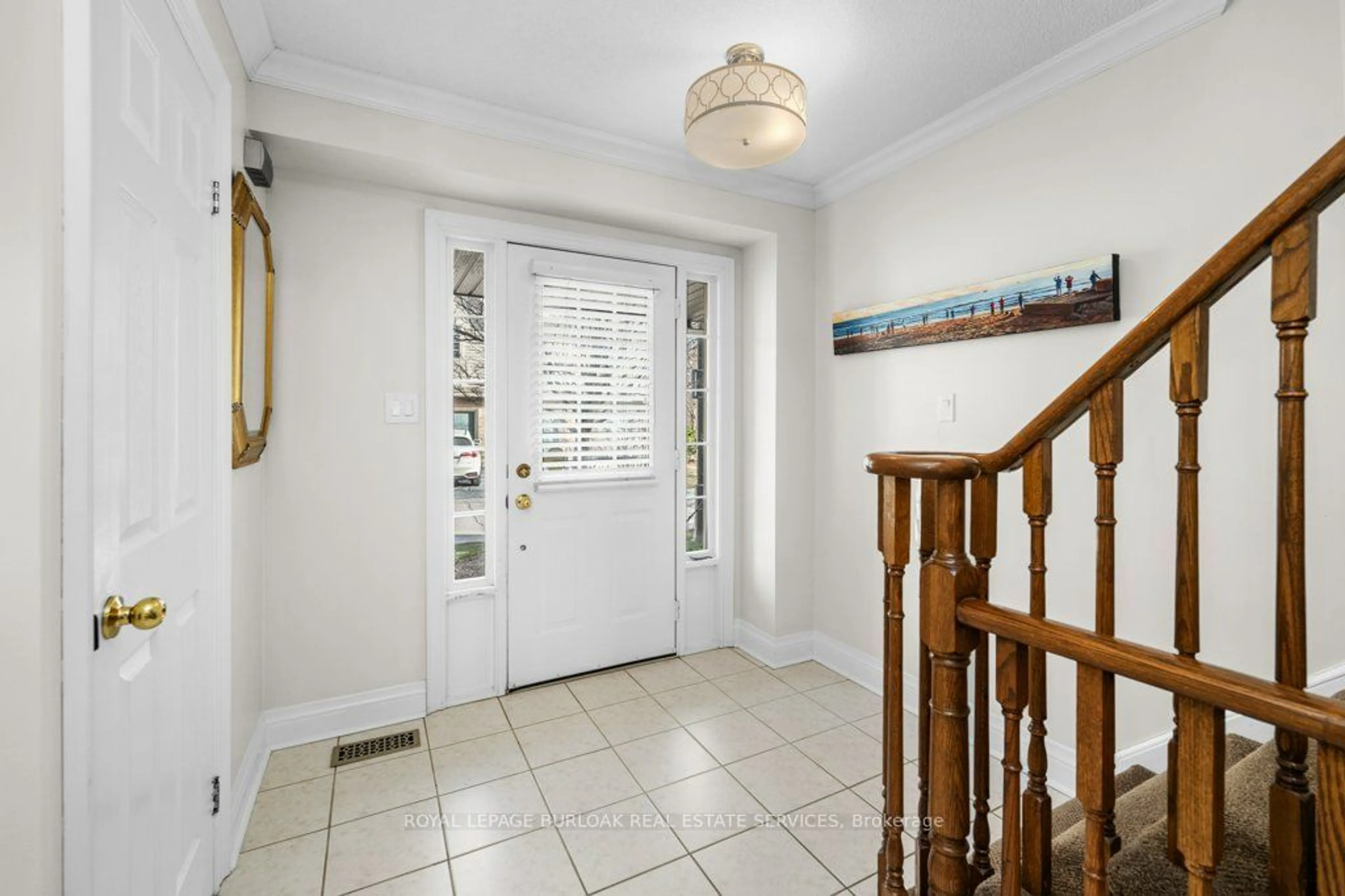 Indoor entryway for 3333 New St #133, Burlington Ontario L7N 1N1