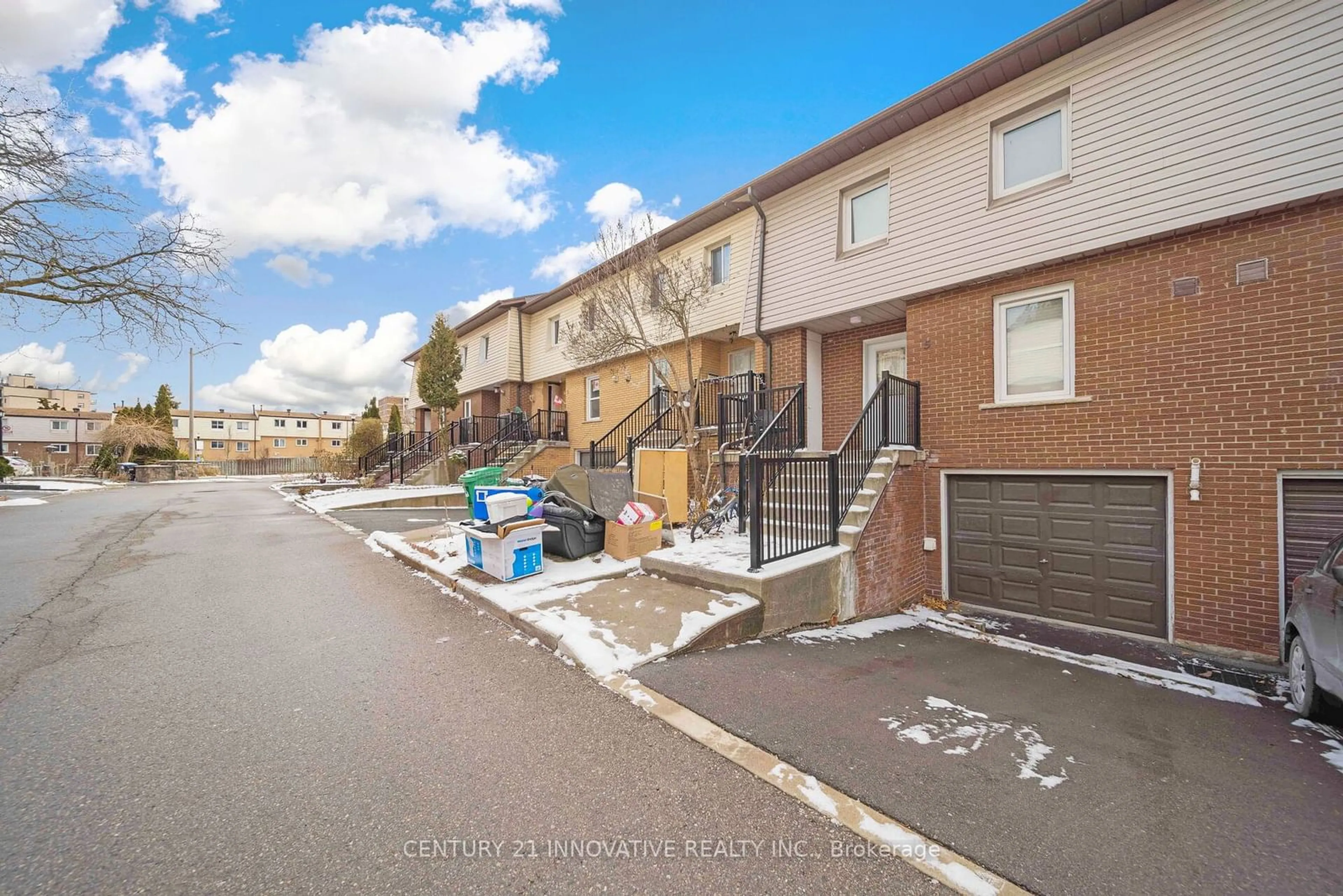 A pic from outside/outdoor area/front of a property/back of a property/a pic from drone, street for 3175 Kirwin Ave #5, Mississauga Ontario L5A 3M4