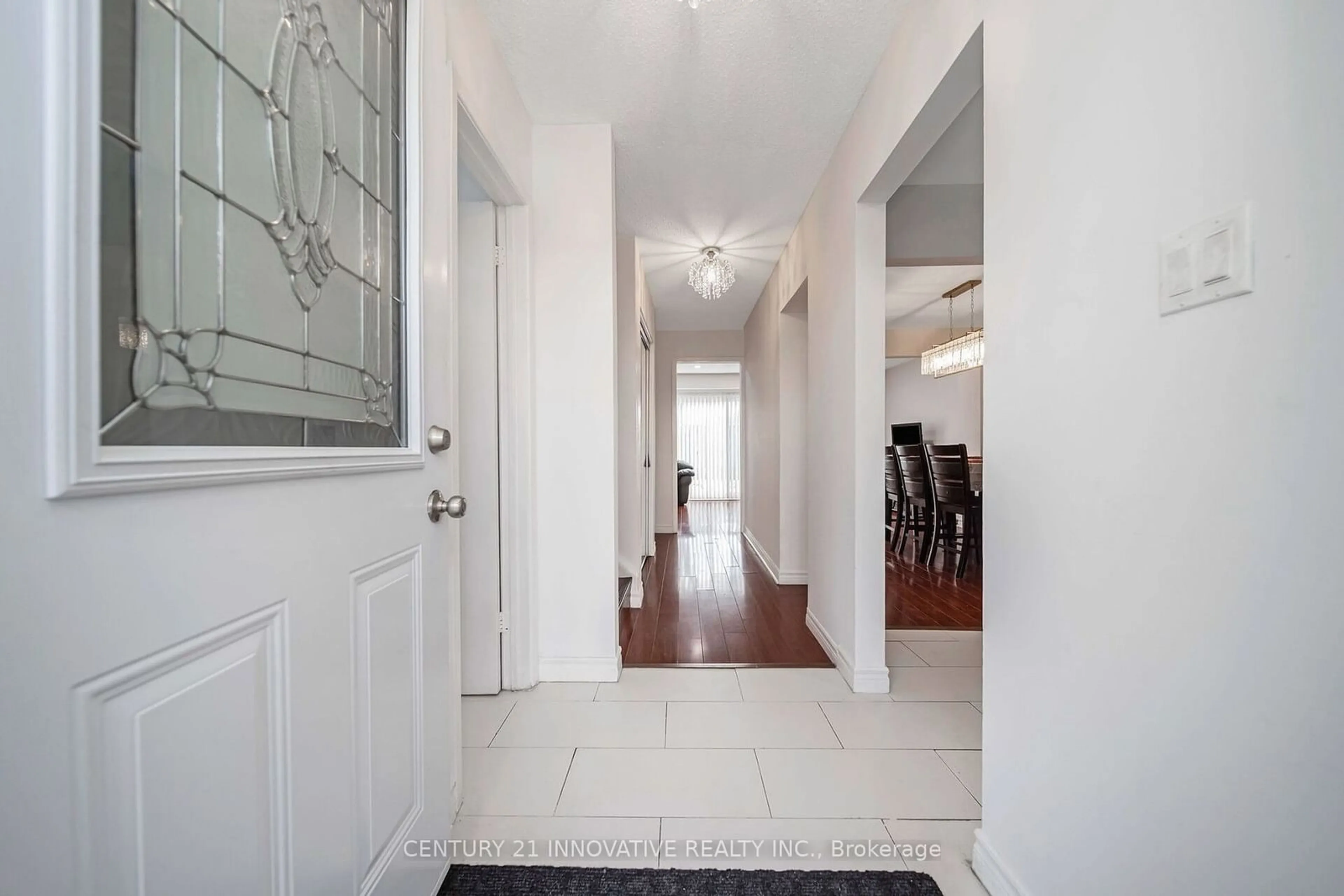 Indoor entryway for 3175 Kirwin Ave #5, Mississauga Ontario L5A 3M4