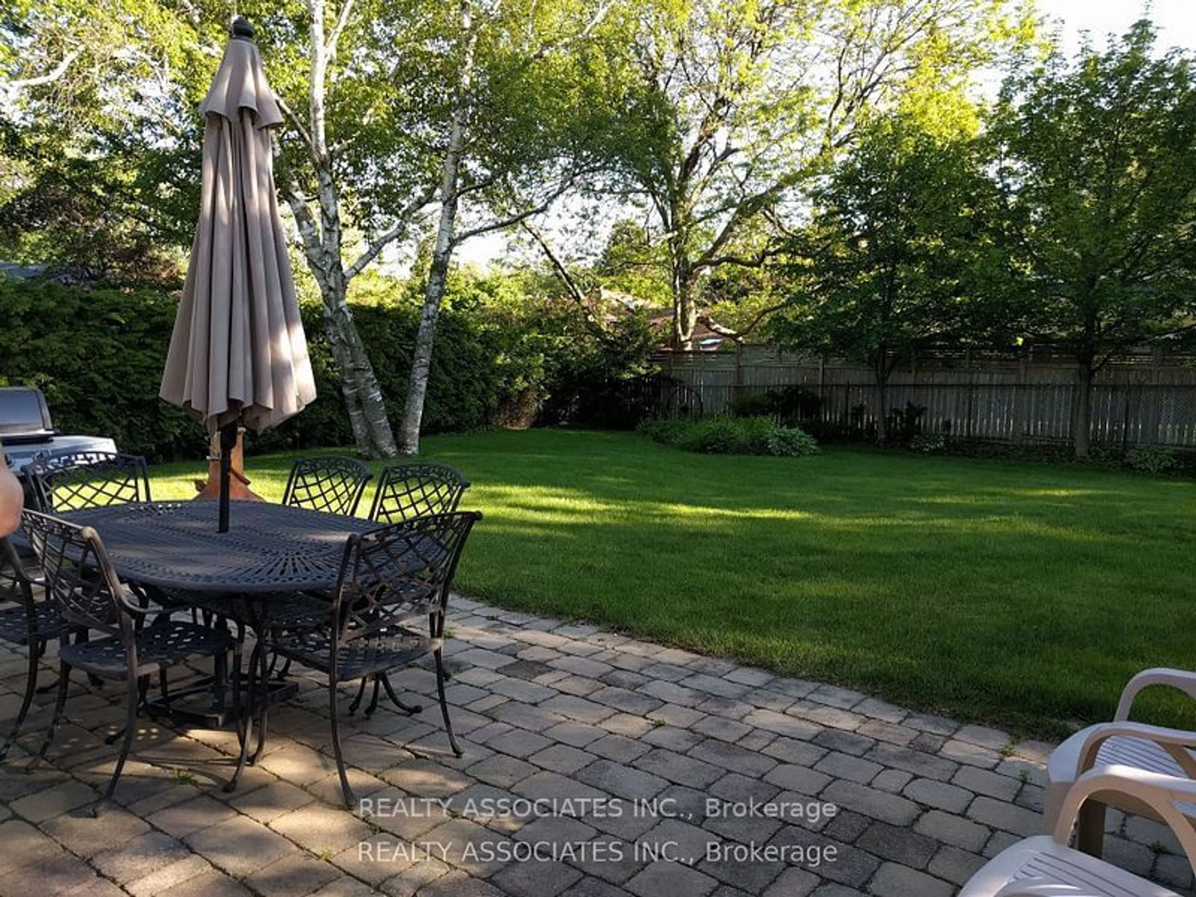 Patio, street for 1654 Stonehaven Dr, Mississauga Ontario L5J 1E7