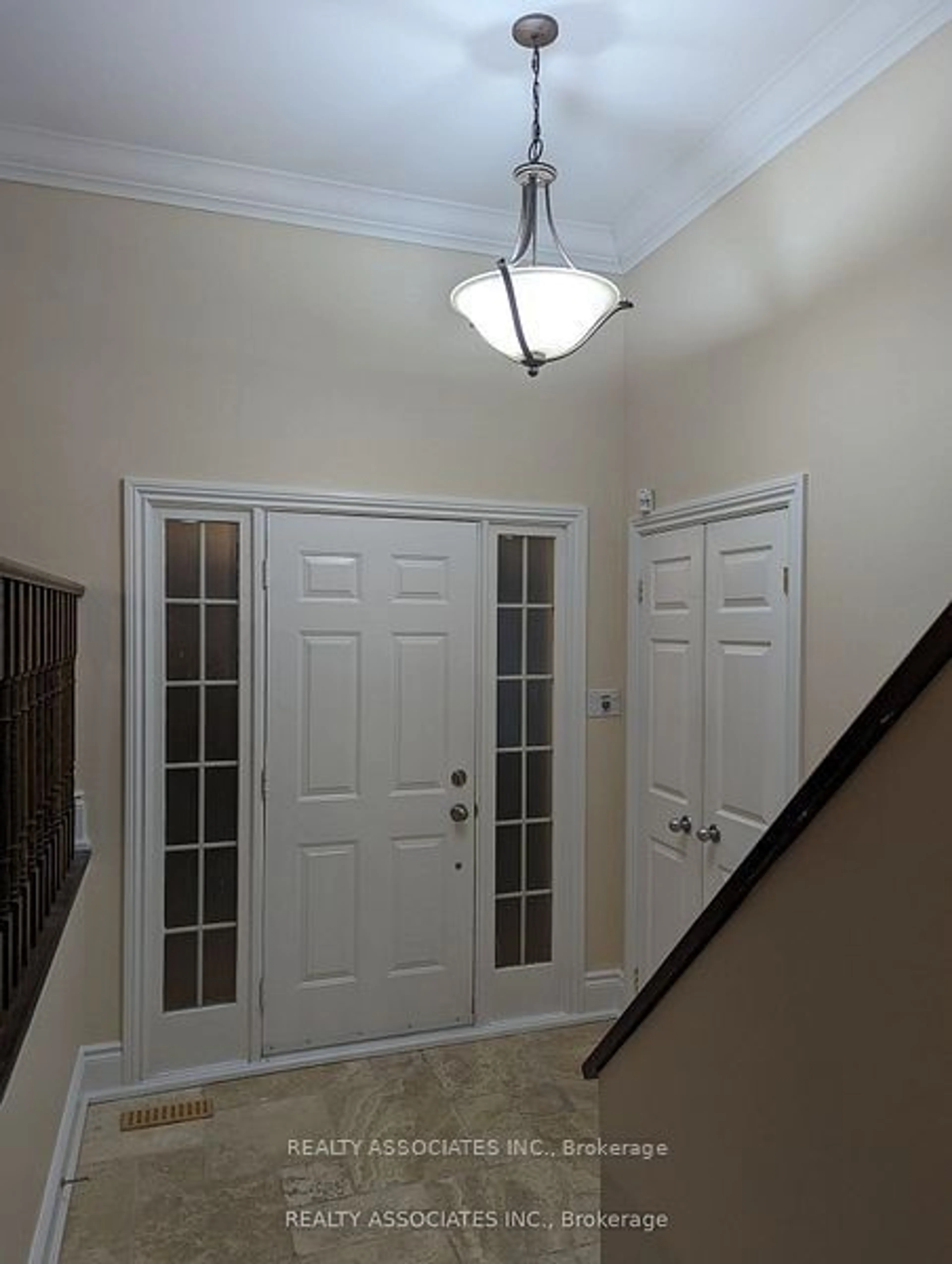 Indoor entryway for 1654 Stonehaven Dr, Mississauga Ontario L5J 1E7