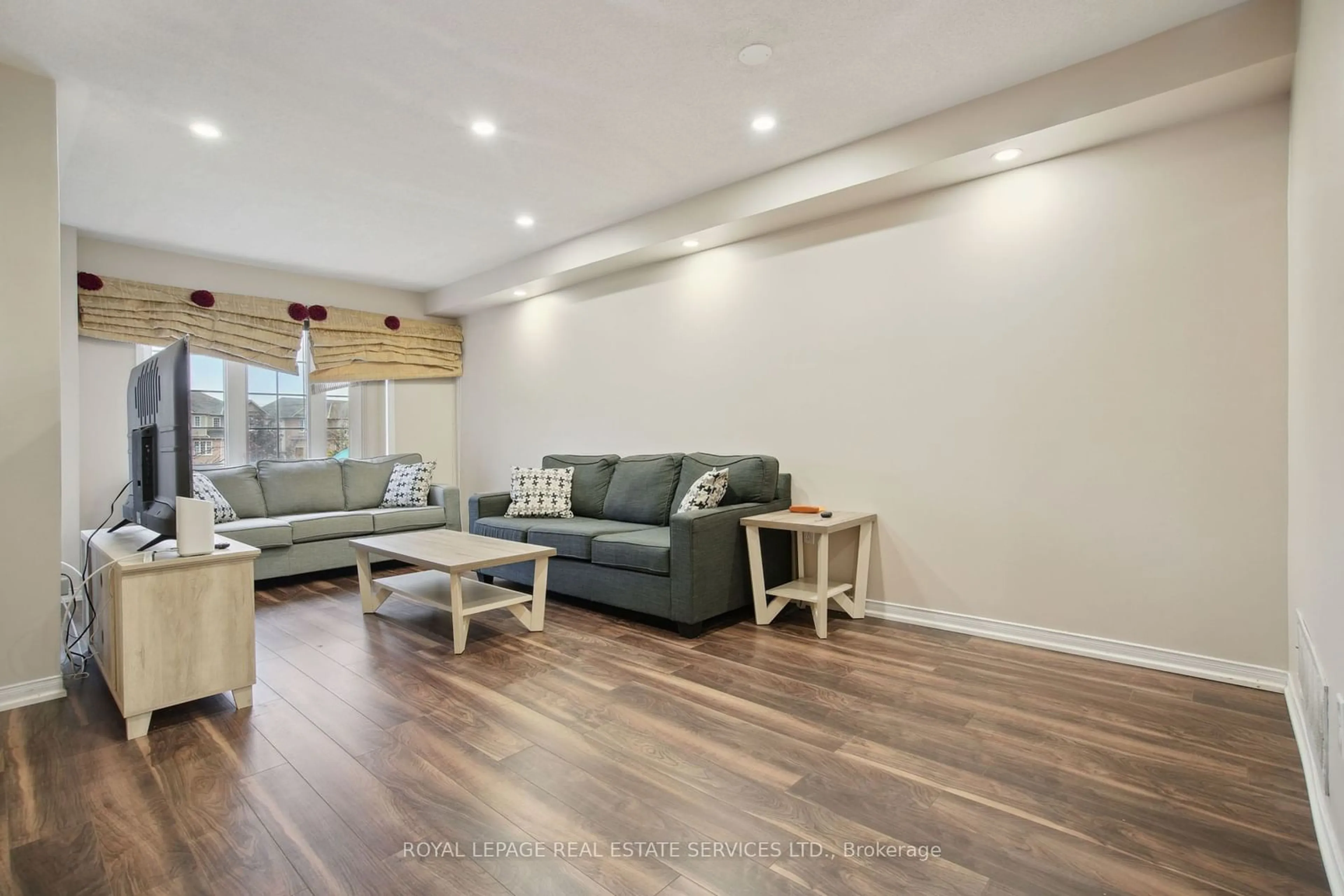 Living room with furniture, wood/laminate floor for 5055 Heatherleigh Ave #27, Mississauga Ontario L5V 2R6