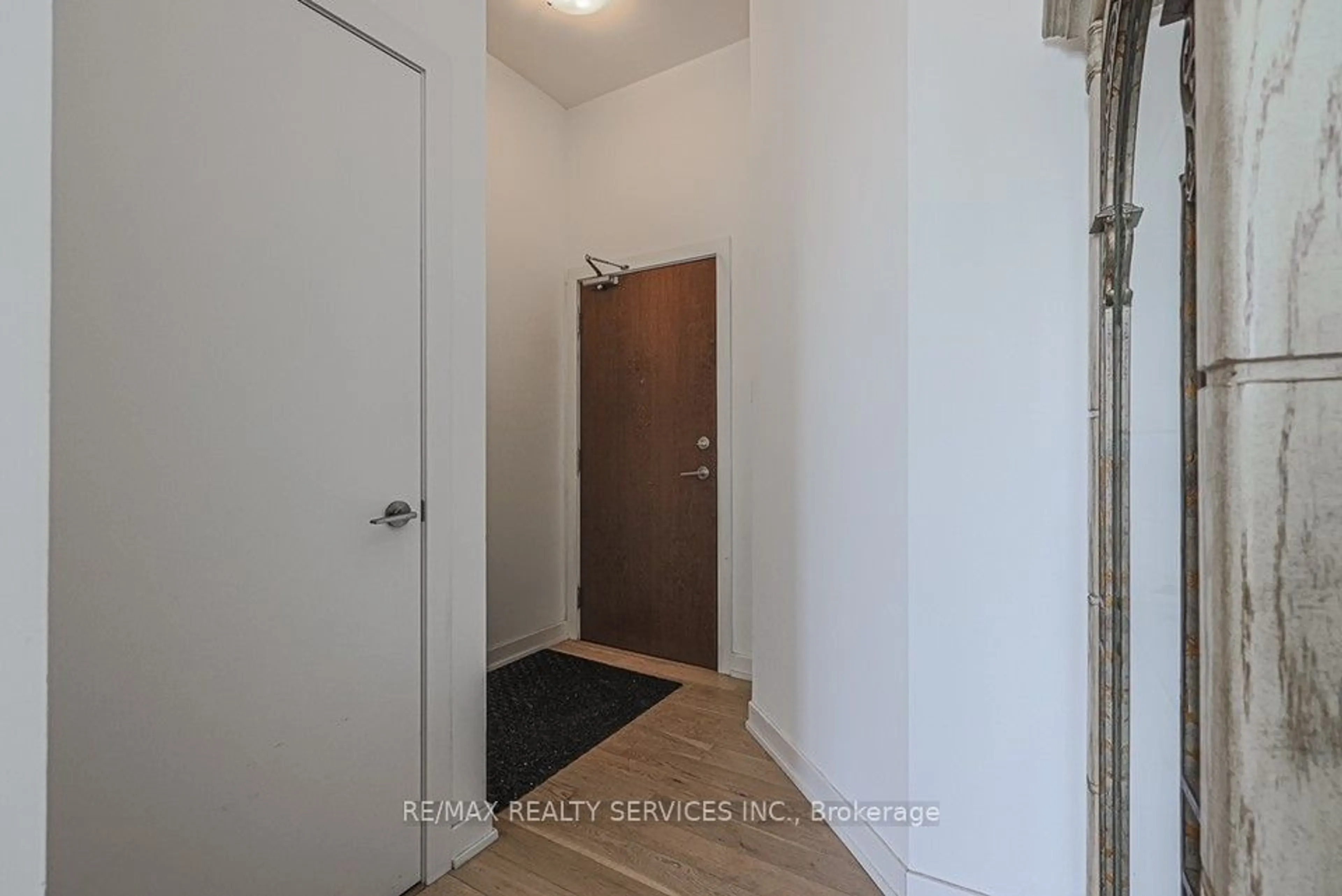 Indoor entryway for 2220 Lakeshore Blvd #PH2, Toronto Ontario M8V 0C1