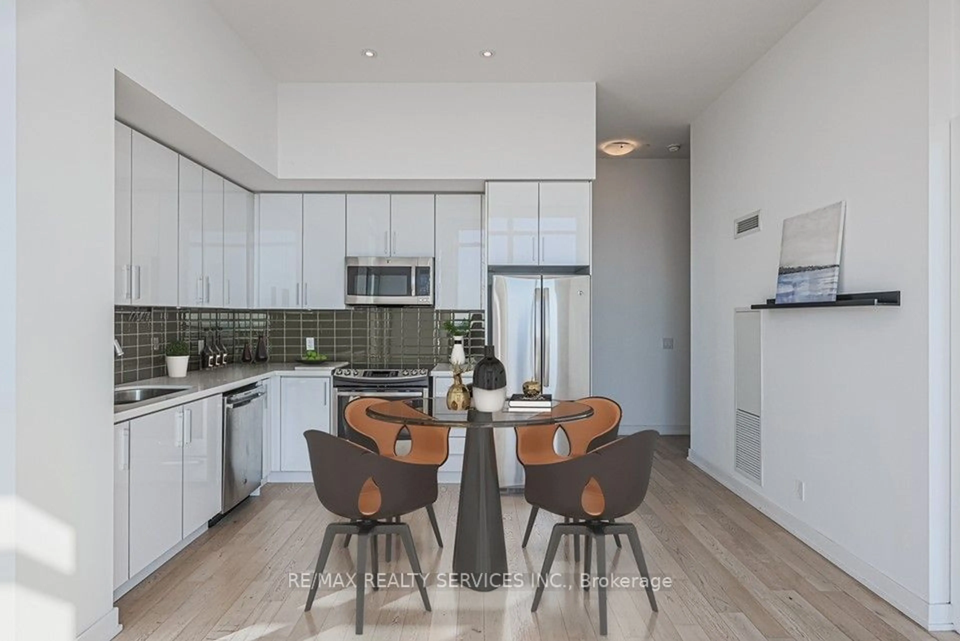 Open concept kitchen, ceramic/tile floor for 2220 Lakeshore Blvd #PH2, Toronto Ontario M8V 0C1