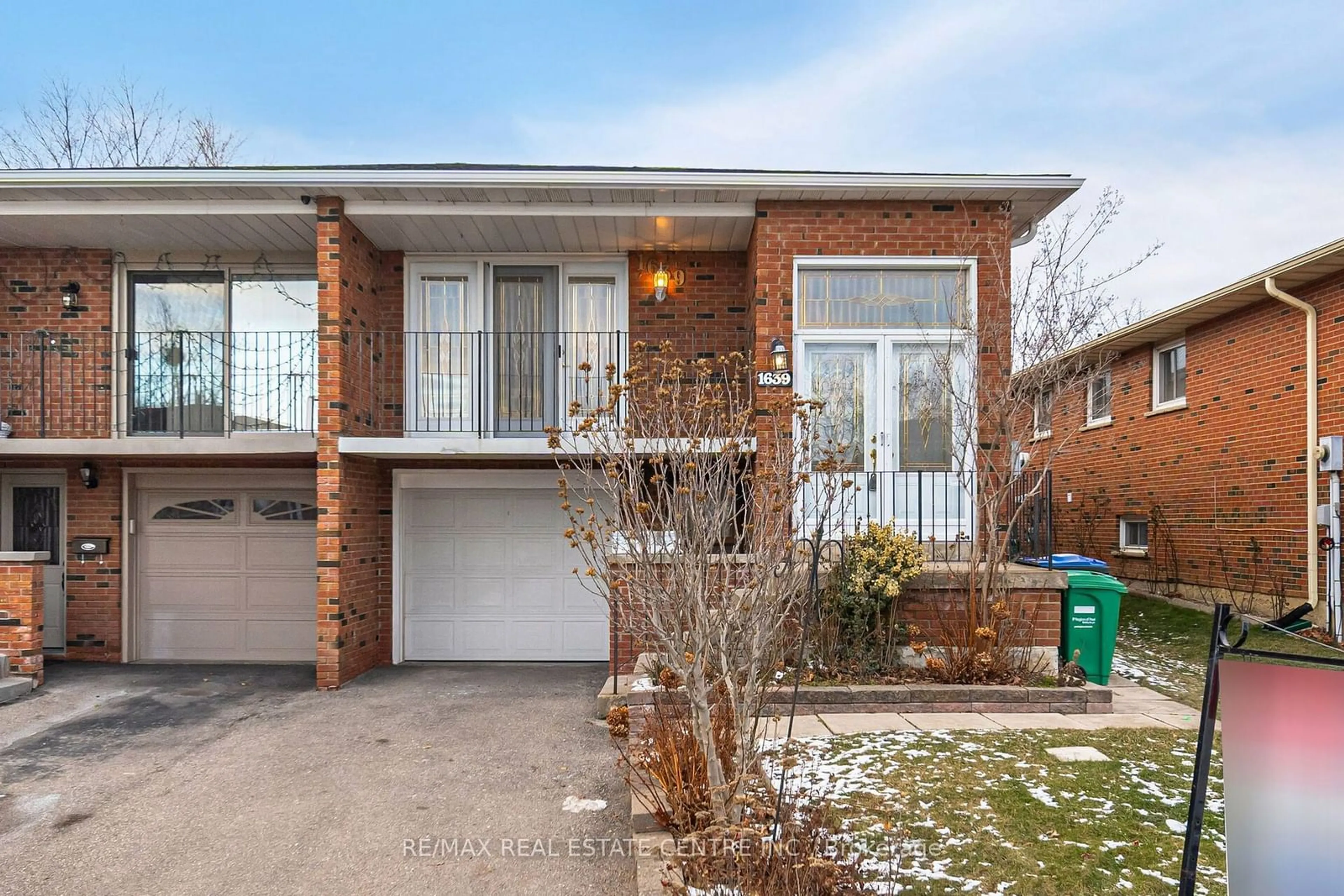 Home with brick exterior material, street for 1639 Corkstone Gl, Mississauga Ontario L4W 2E9