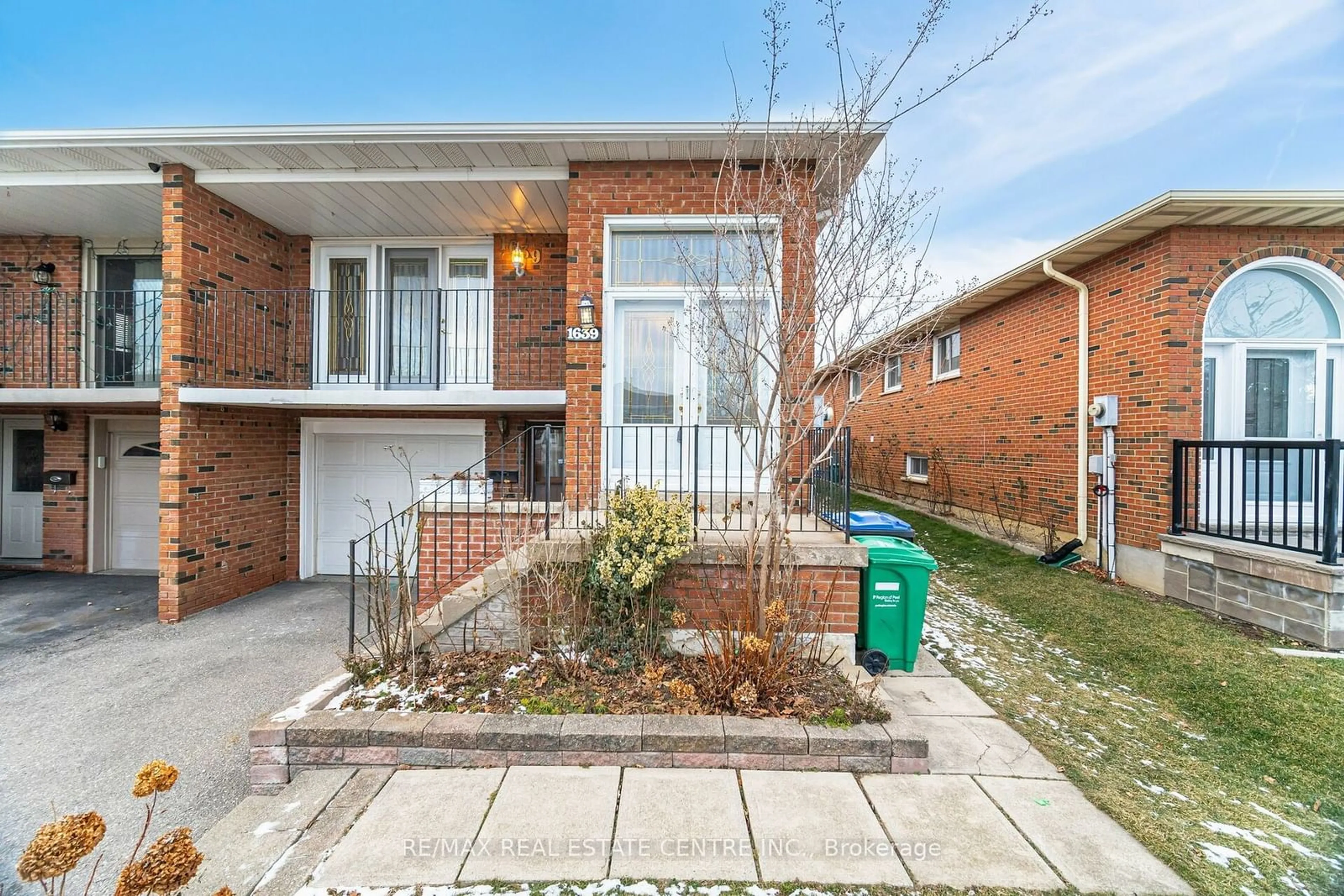 Home with brick exterior material, street for 1639 Corkstone Gl, Mississauga Ontario L4W 2E9