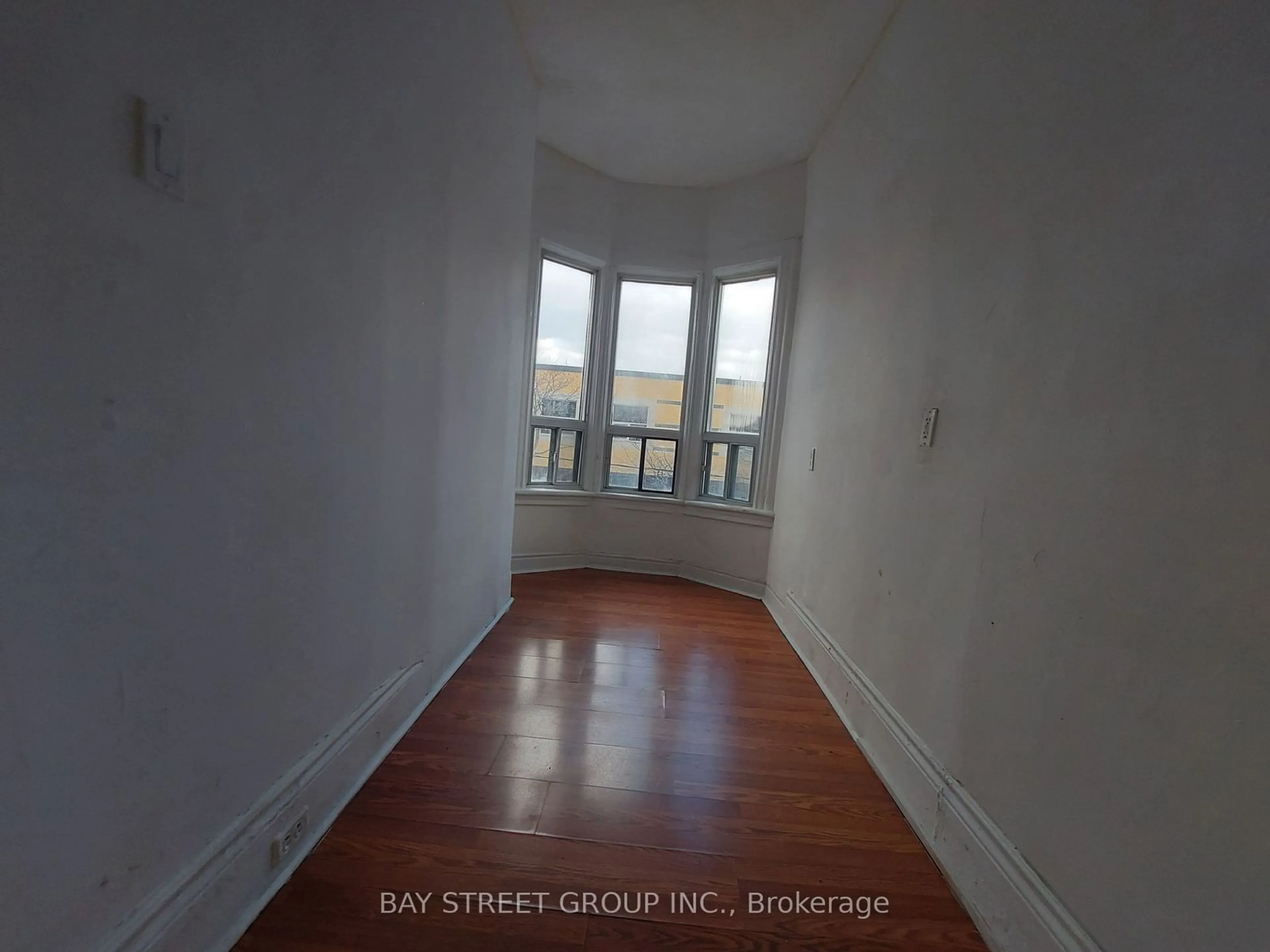 A pic of a room for 70 Lansdowne Ave, Toronto Ontario M6K 2V9