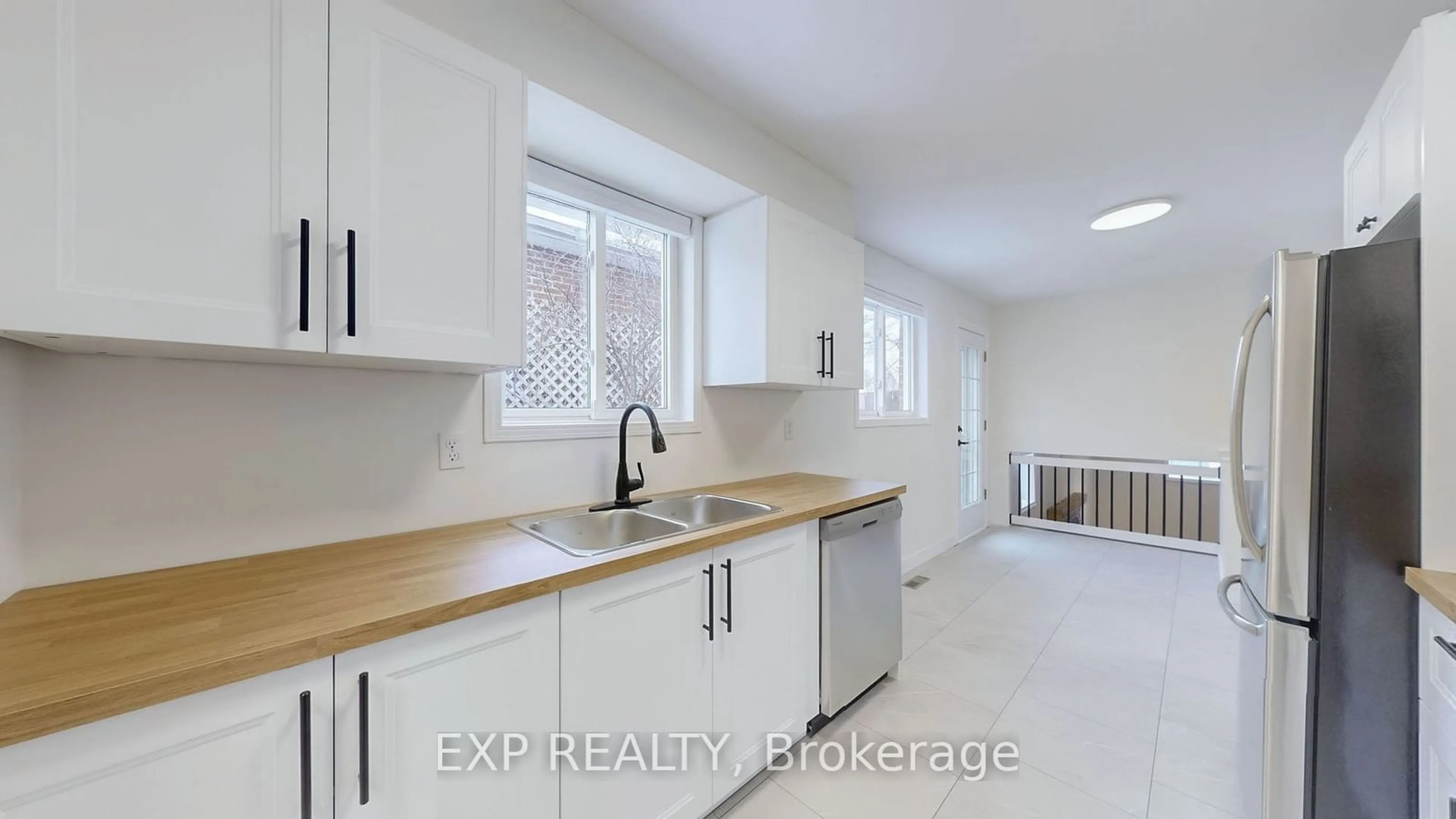 Standard kitchen, unknown for 11 Avonmore Cres, Orangeville Ontario L9W 3C2