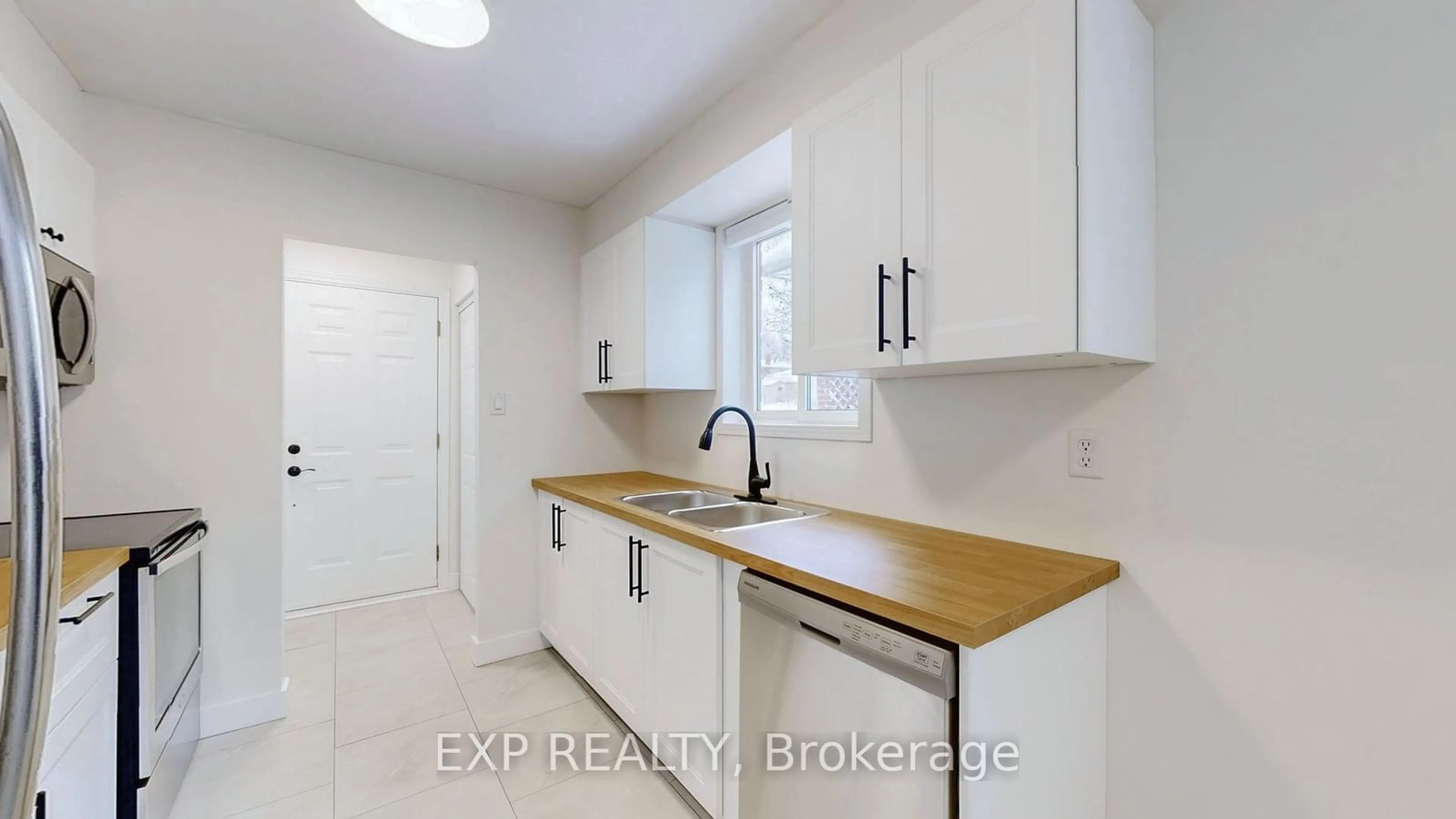 Standard kitchen, unknown for 11 Avonmore Cres, Orangeville Ontario L9W 3C2