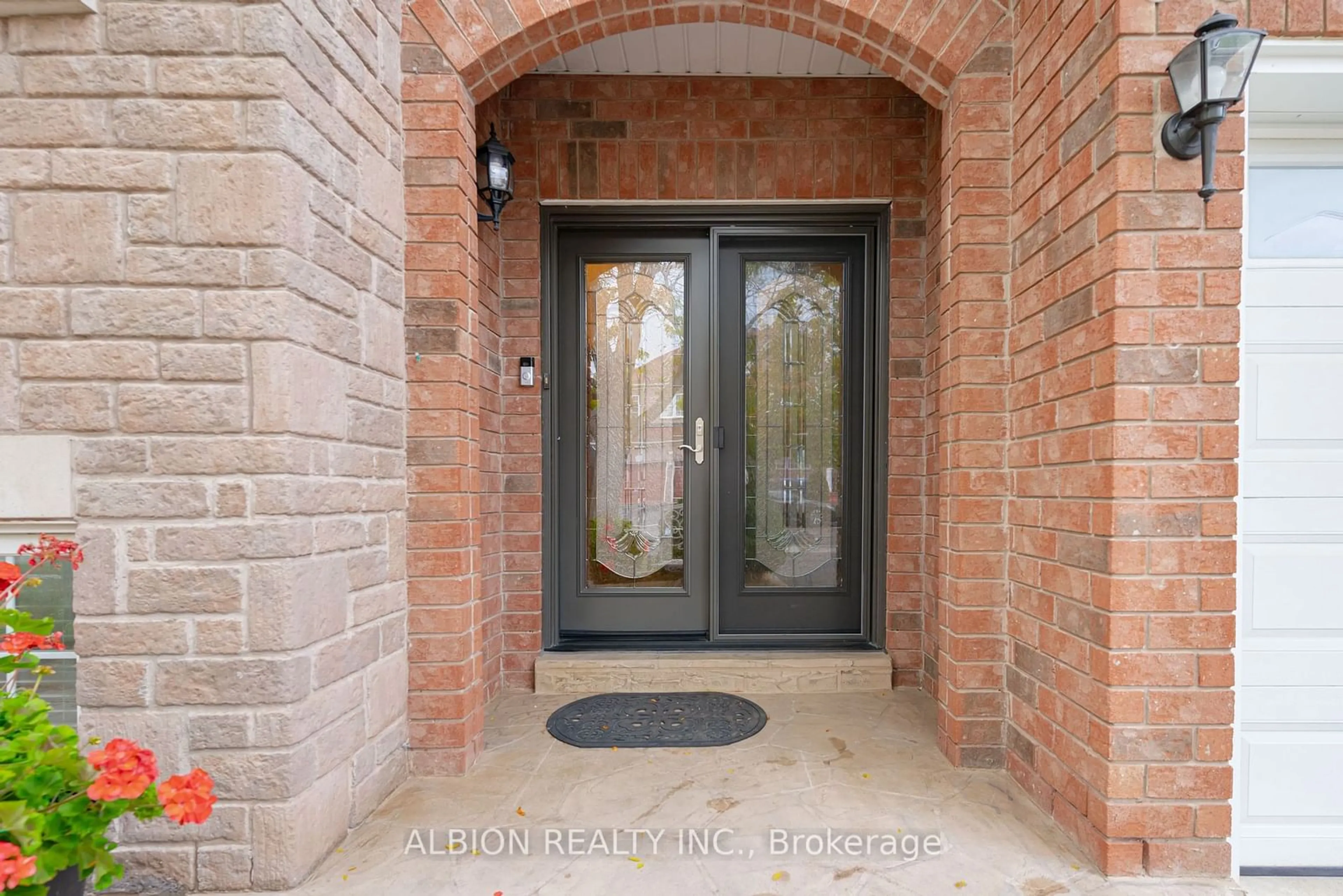 Indoor entryway for 30 Rushbrook Dr, Brampton Ontario L6P 1E4