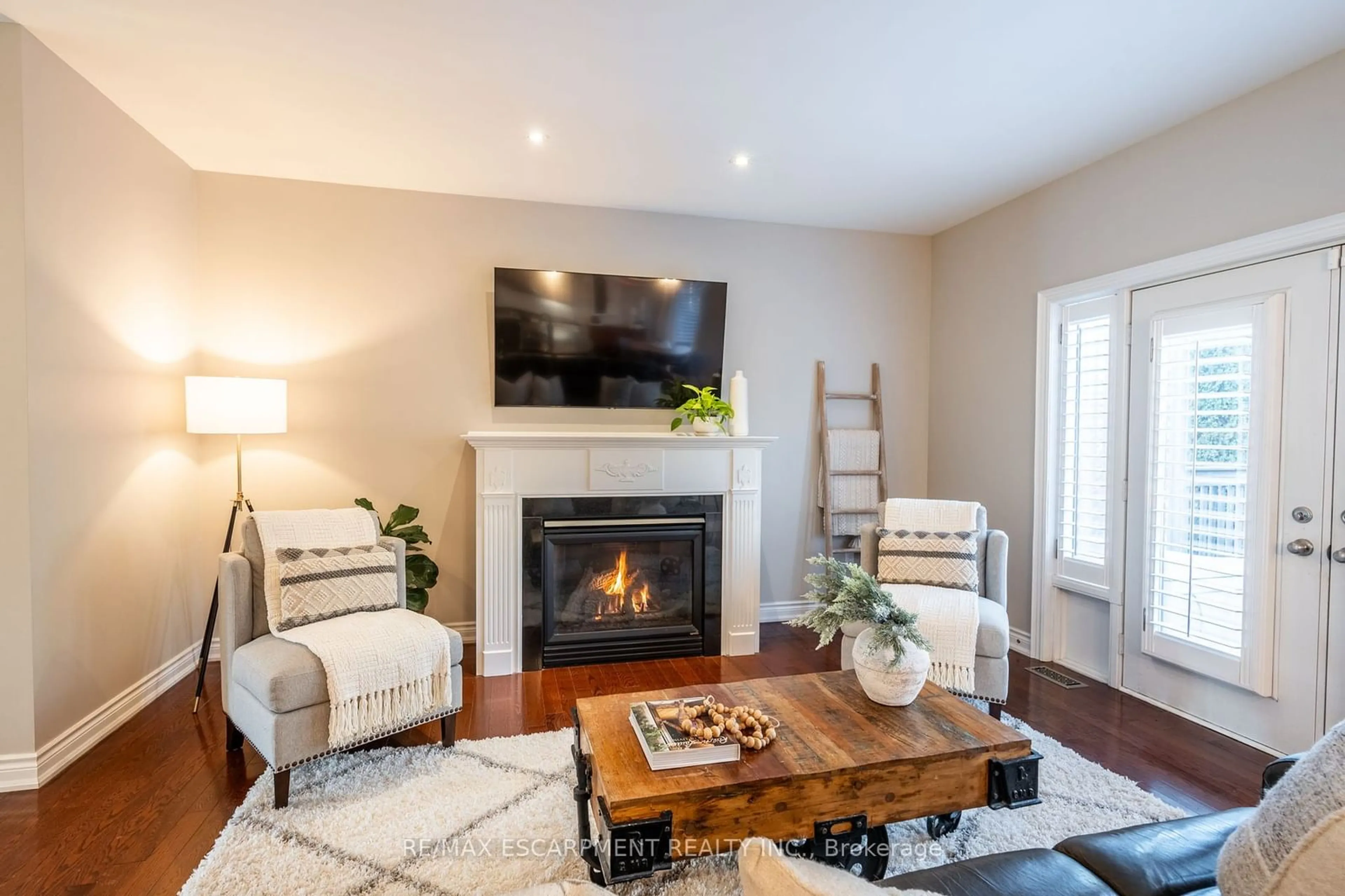 Living room with furniture, wood/laminate floor for 2245 Hampstead Rd, Oakville Ontario L6H 6Y9