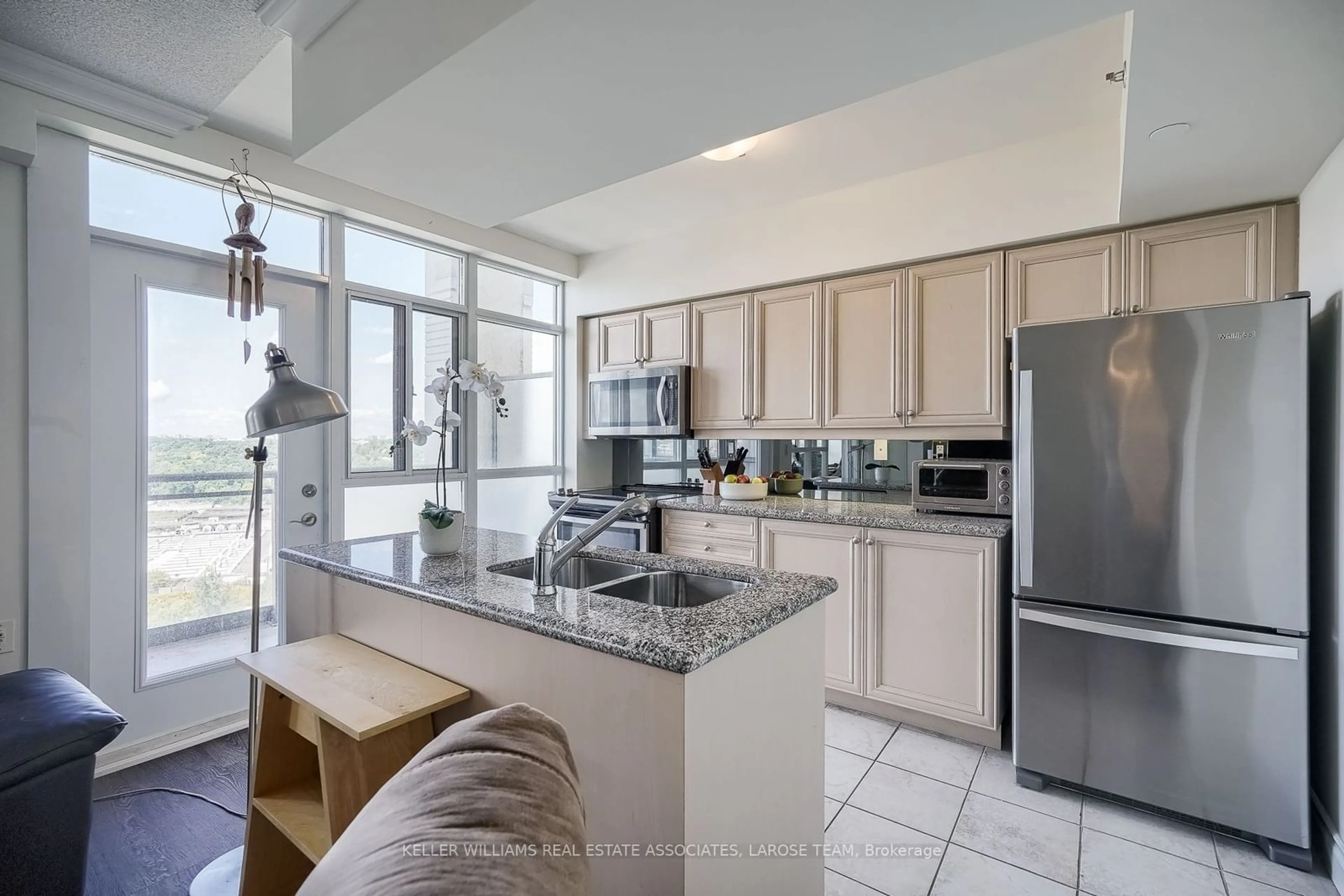 Open concept kitchen, ceramic/tile floor for 3 Marine Parade Dr #2106, Toronto Ontario M8V 3Z5