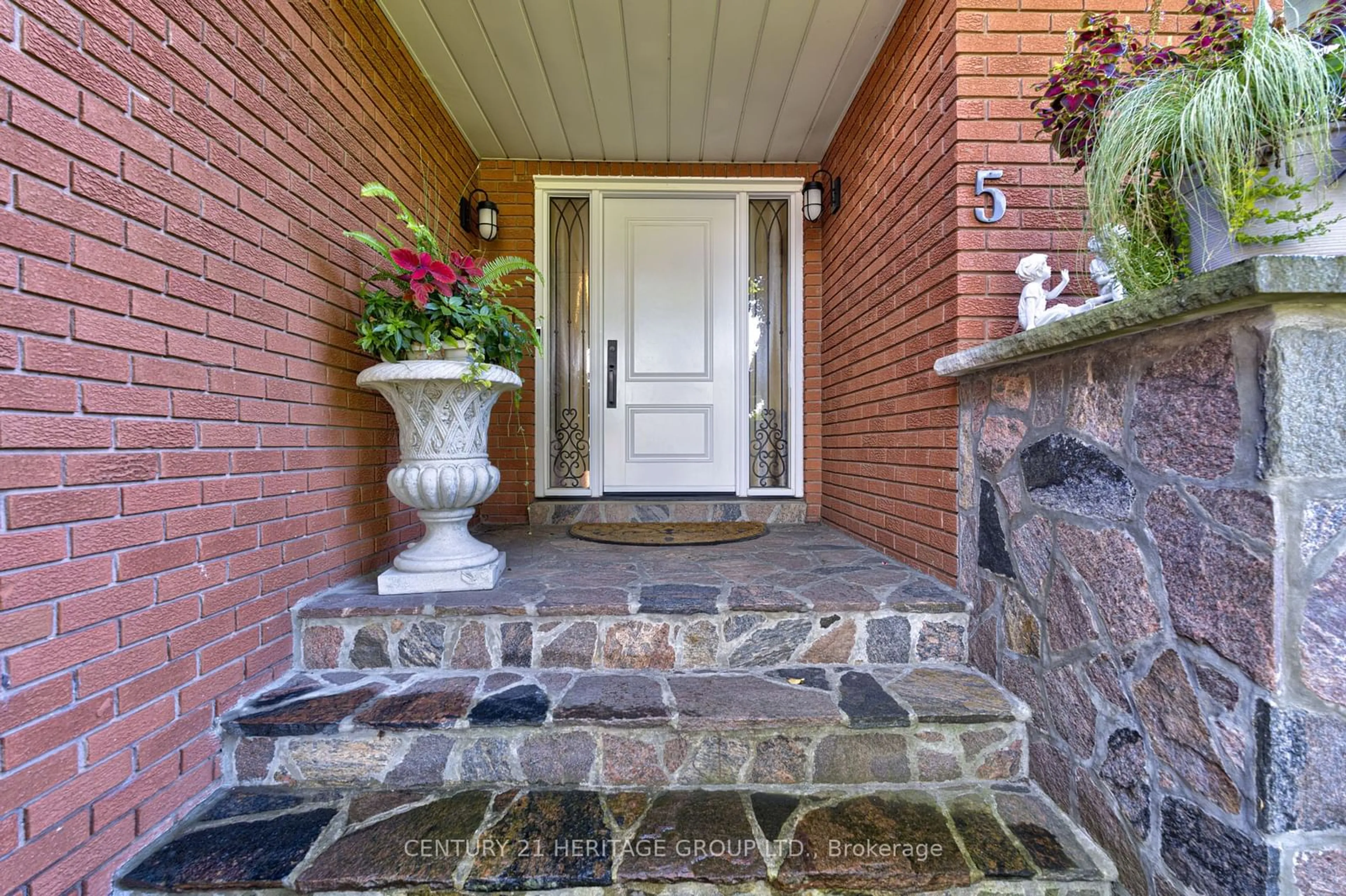 Indoor entryway for 5 Neiltree Crt, Toronto Ontario M9C 5C3