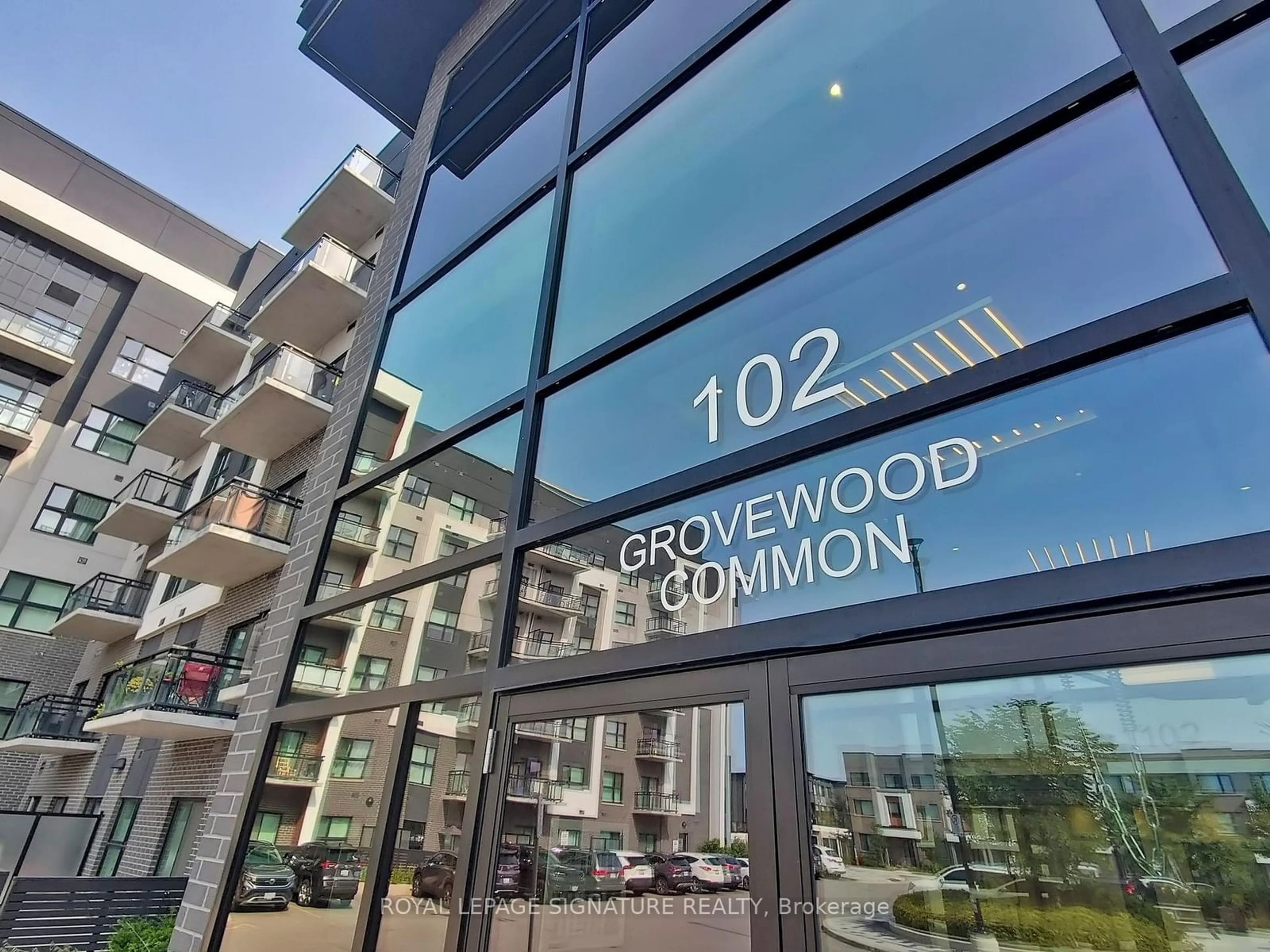 Indoor foyer for 102 Grovewood Common #405, Oakville Ontario L6H 0X2