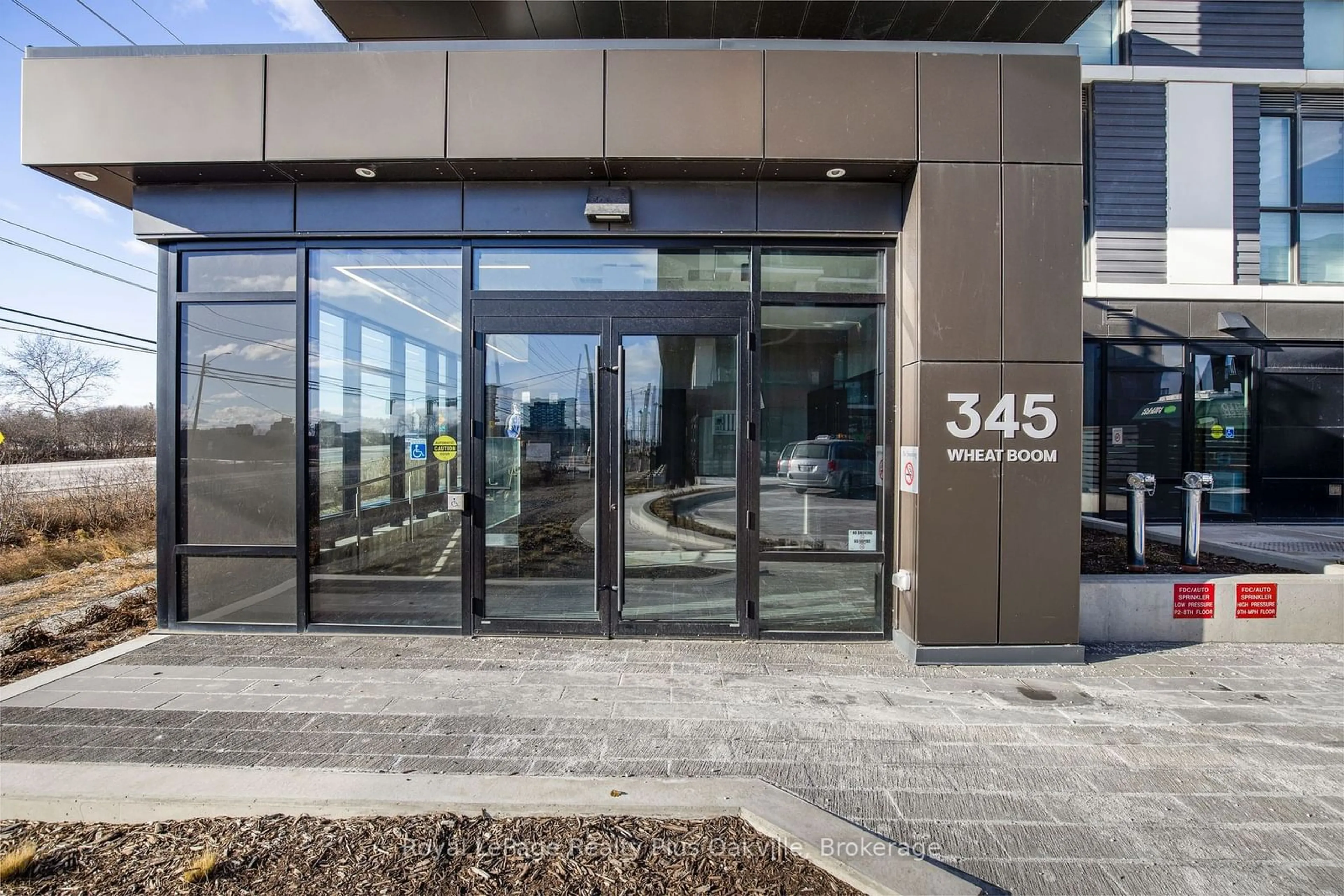 Indoor foyer for 345 Wheat Boom Dr #606, Oakville Ontario L6H 7X4