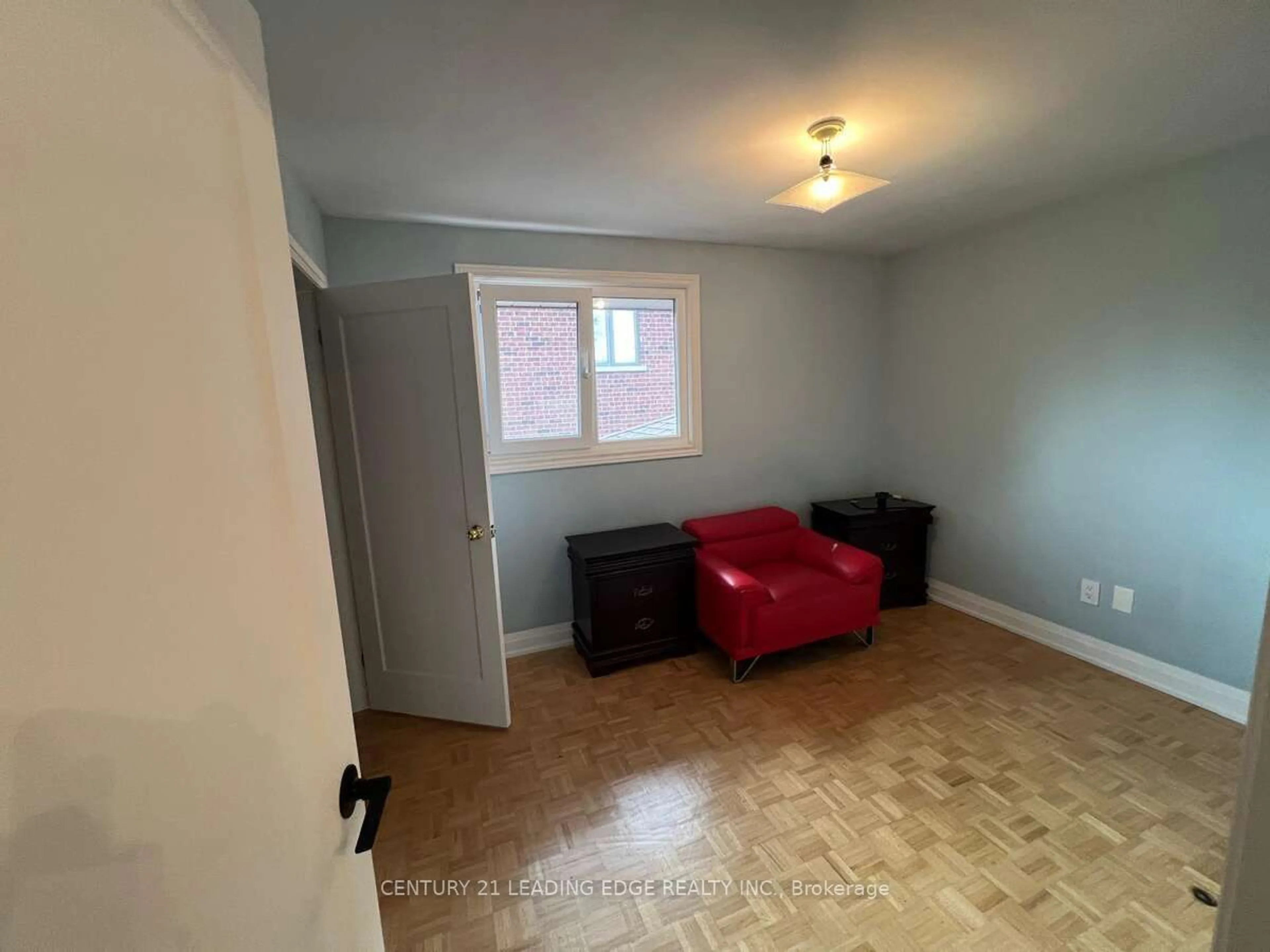 A pic of a room for 2567 Cliff Rd, Mississauga Ontario L5A 2P5