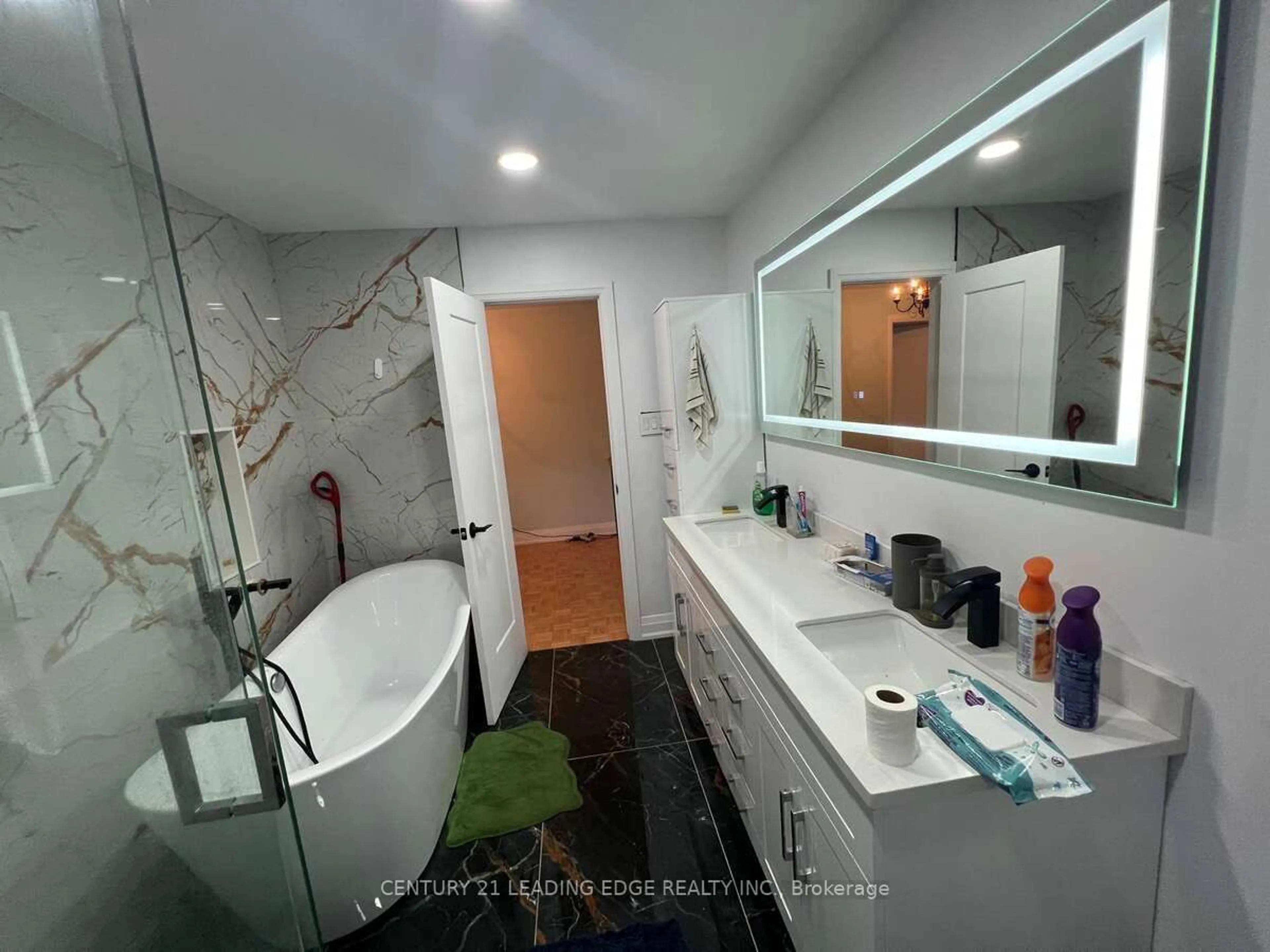 Contemporary bathroom, ceramic/tile floor for 2567 Cliff Rd, Mississauga Ontario L5A 2P5