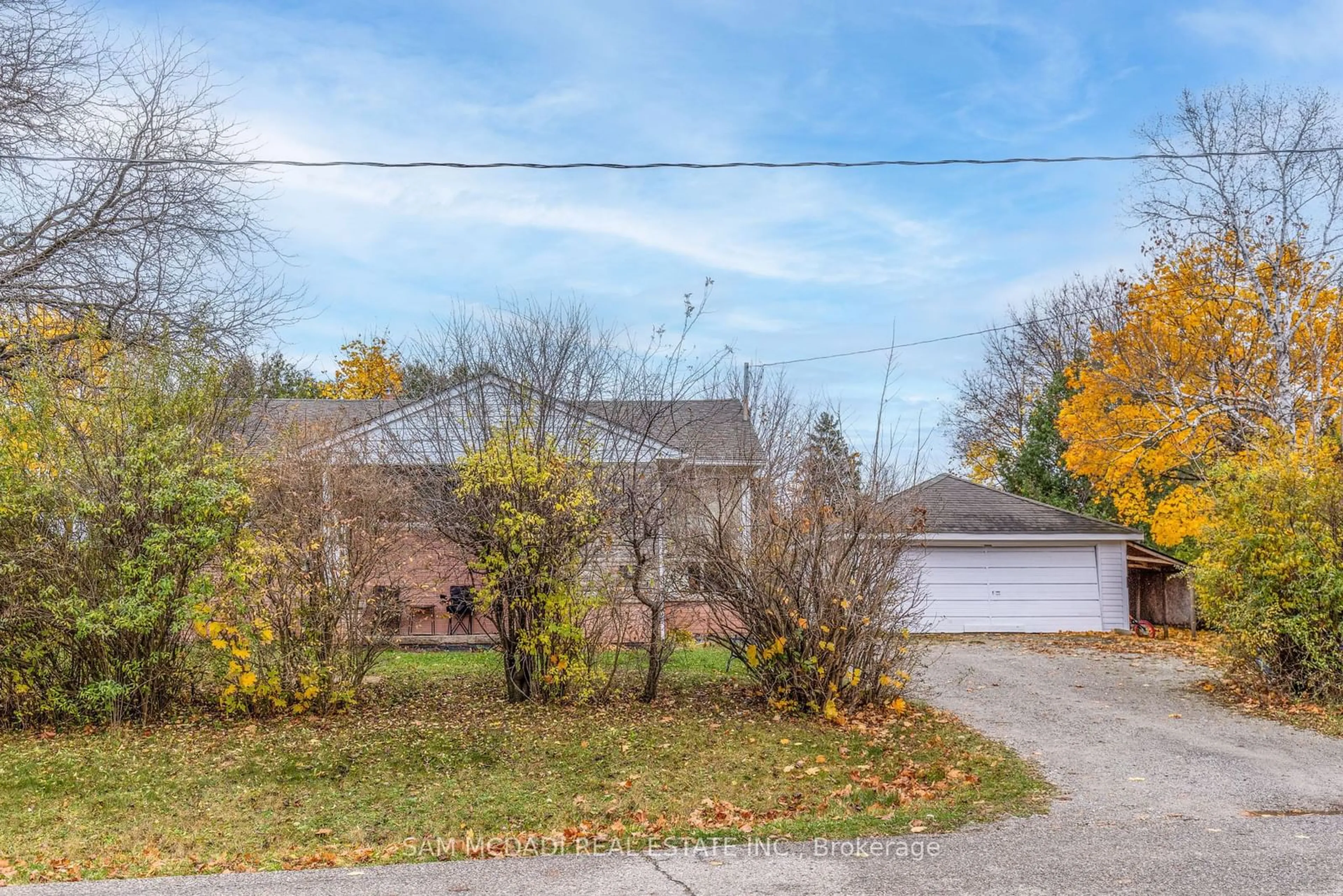 A pic from outside/outdoor area/front of a property/back of a property/a pic from drone, street for 473 Samford Pl, Oakville Ontario L6L 4E7