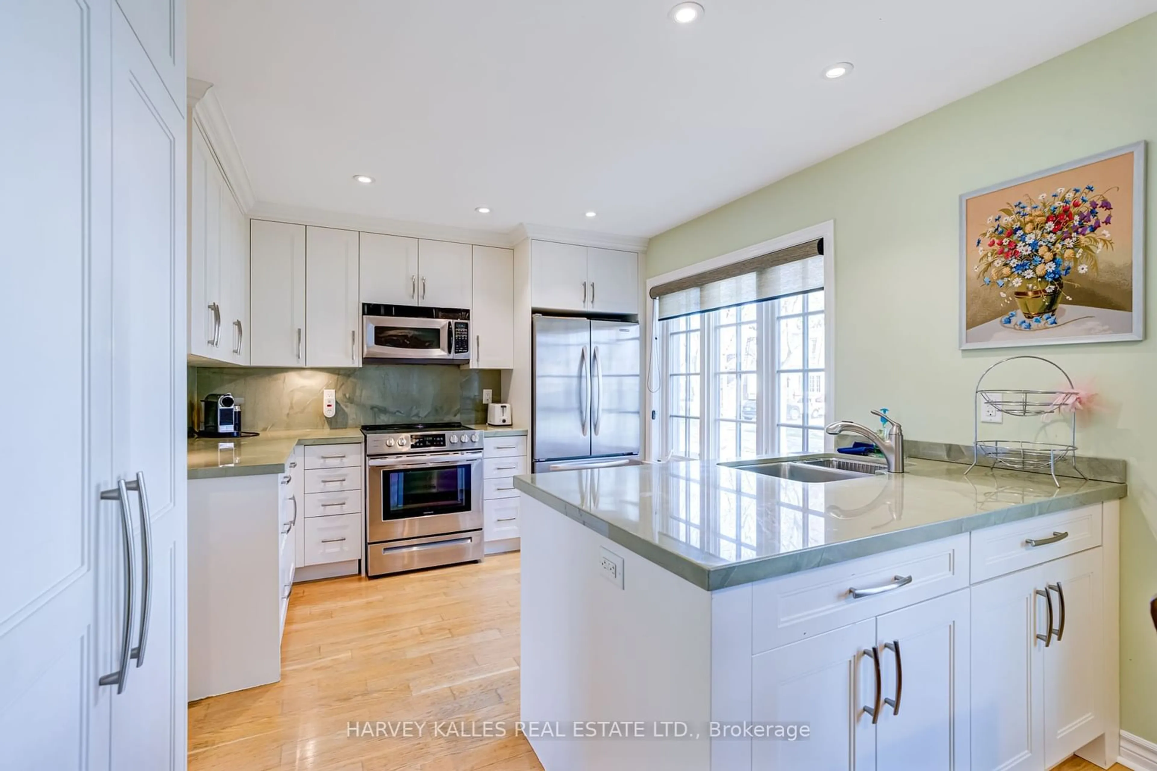 Open concept kitchen, ceramic/tile floor for 24 Beaucourt Rd, Toronto Ontario M8Y 3G2