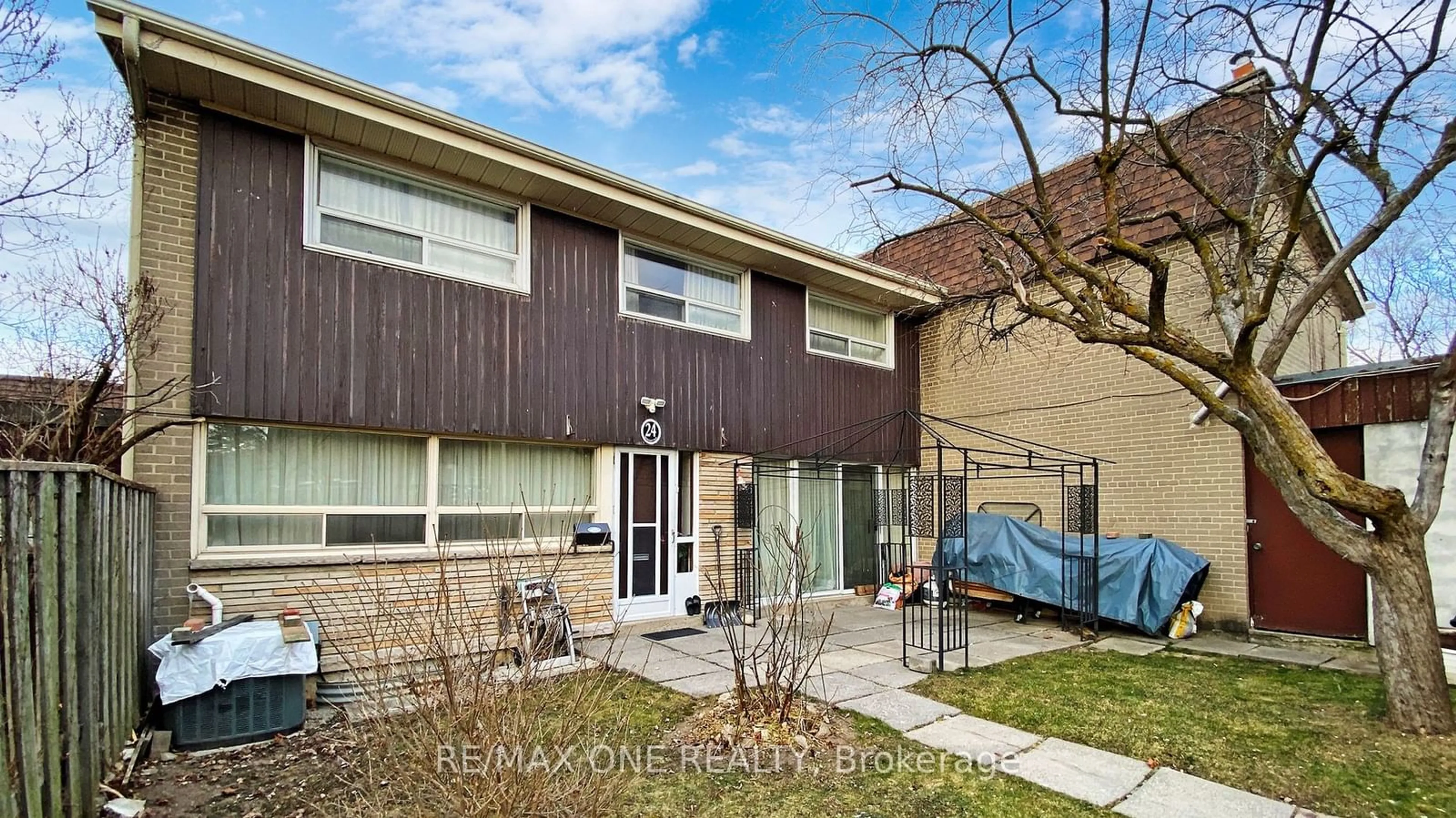 Unknown for 24 Streamdale Crt, Toronto Ontario M3M 3J7