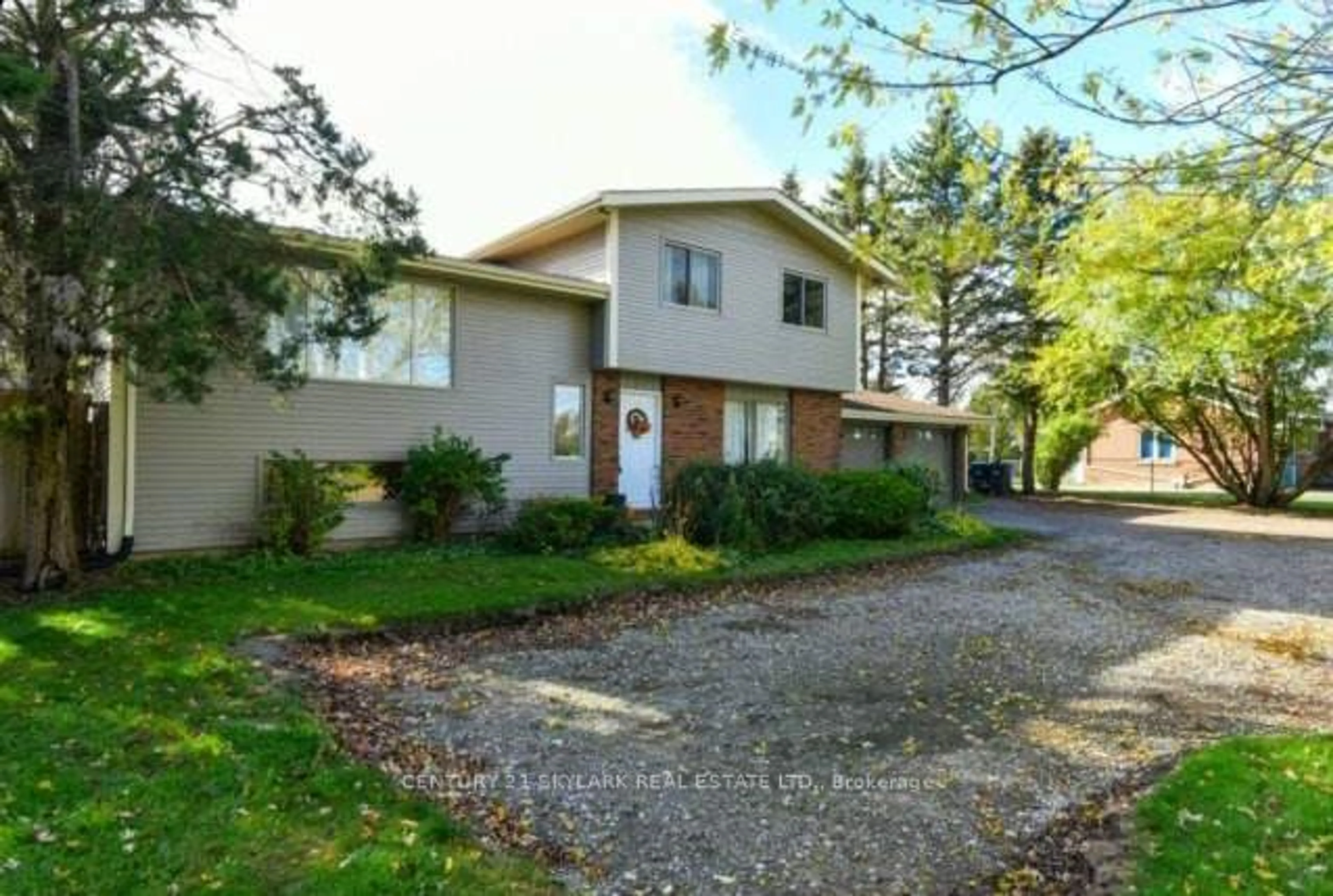 A pic from outside/outdoor area/front of a property/back of a property/a pic from drone, street for 12580 Heritage Rd, Caledon Ontario L7C 1T3