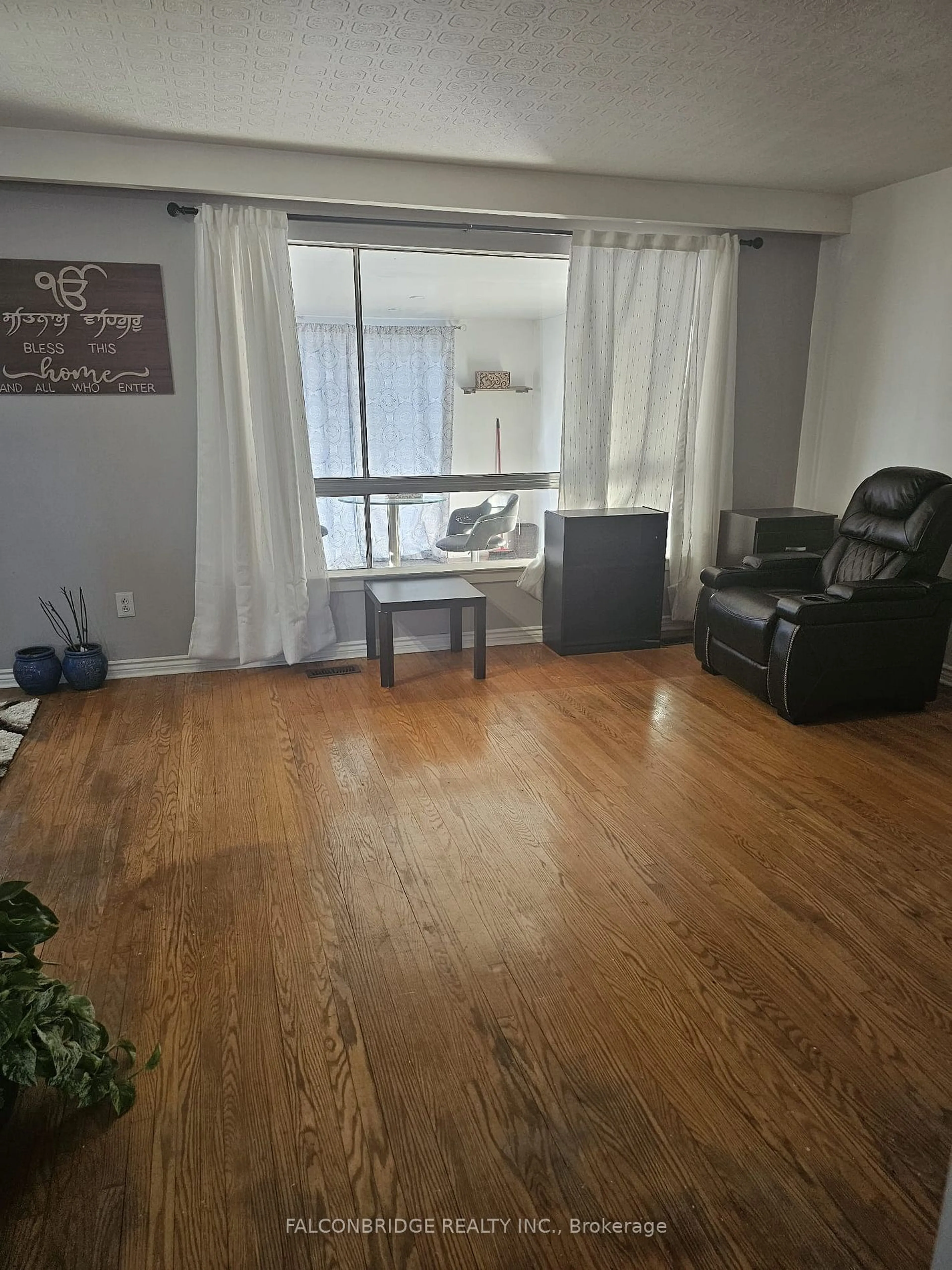 A pic of a room for 26 FLOWERTOWN Ave, Brampton Ontario L6X 2K2