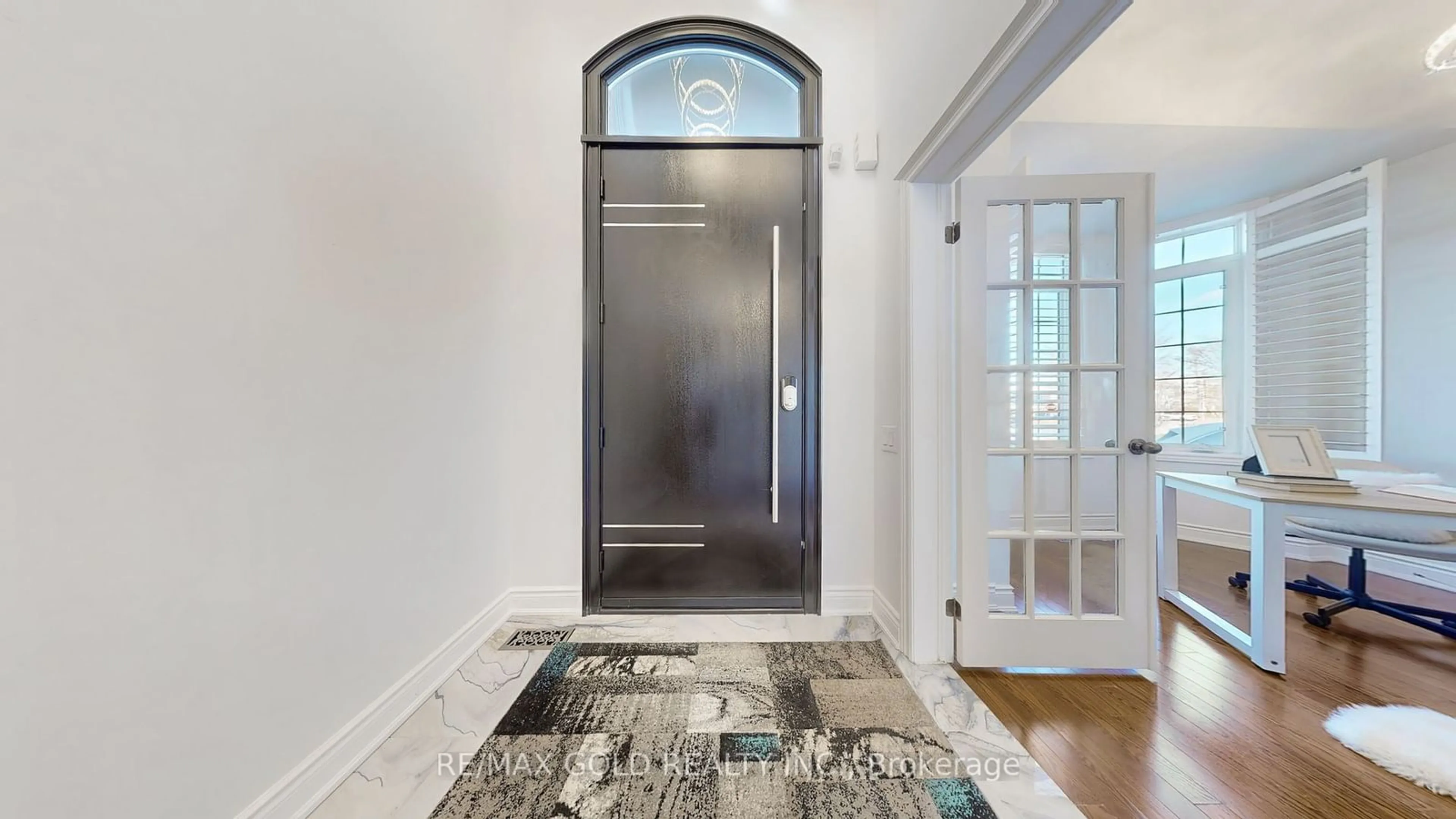 Indoor entryway for 3456 Rebecca St, Oakville Ontario L6L 6X9