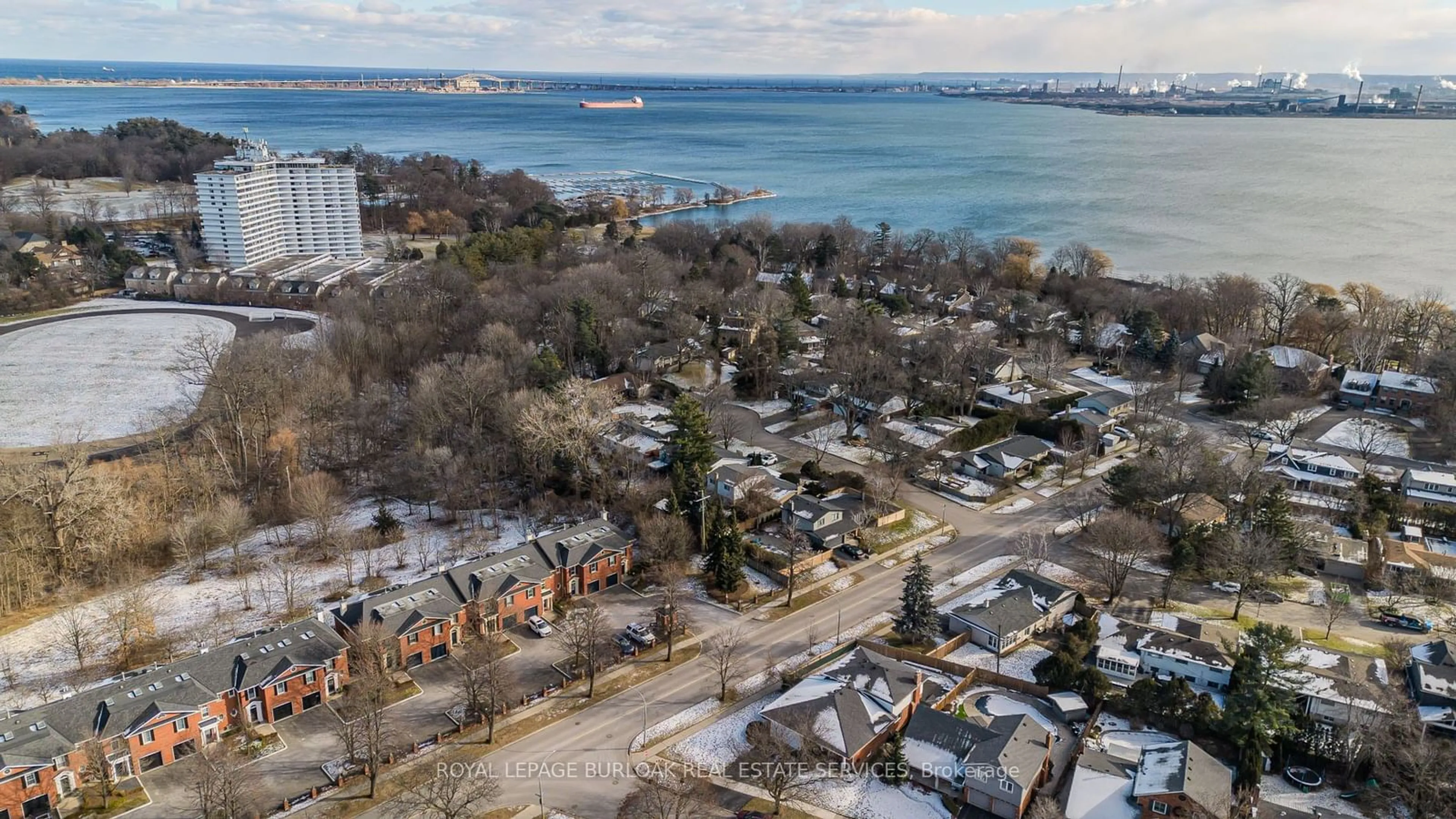 A pic from outside/outdoor area/front of a property/back of a property/a pic from drone, water/lake/river/ocean view for 154 Hendrie Ave, Burlington Ontario L7T 4C2