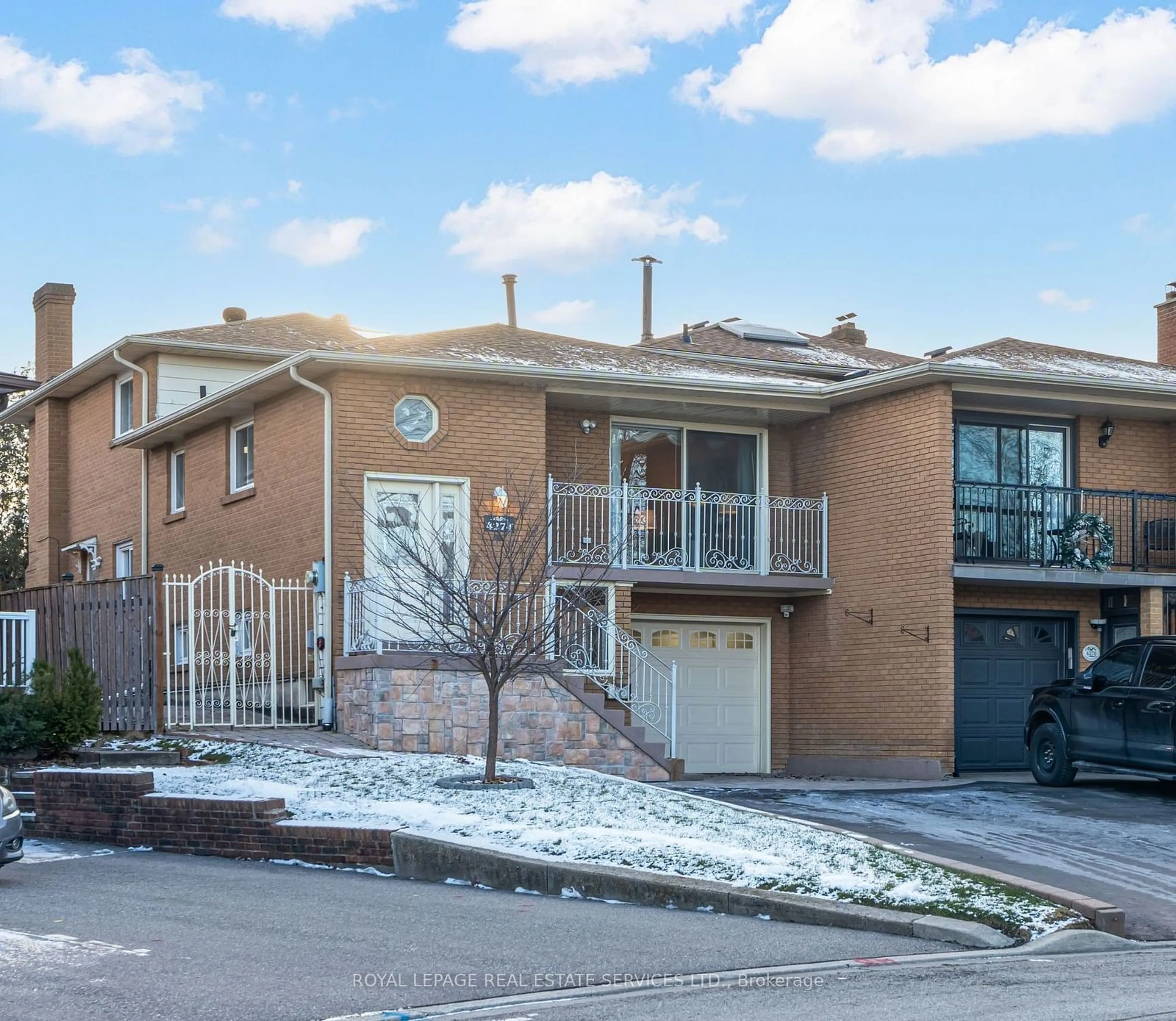 Home with brick exterior material, street for 4274 Ryeford Crt, Mississauga Ontario L4Z 1L9