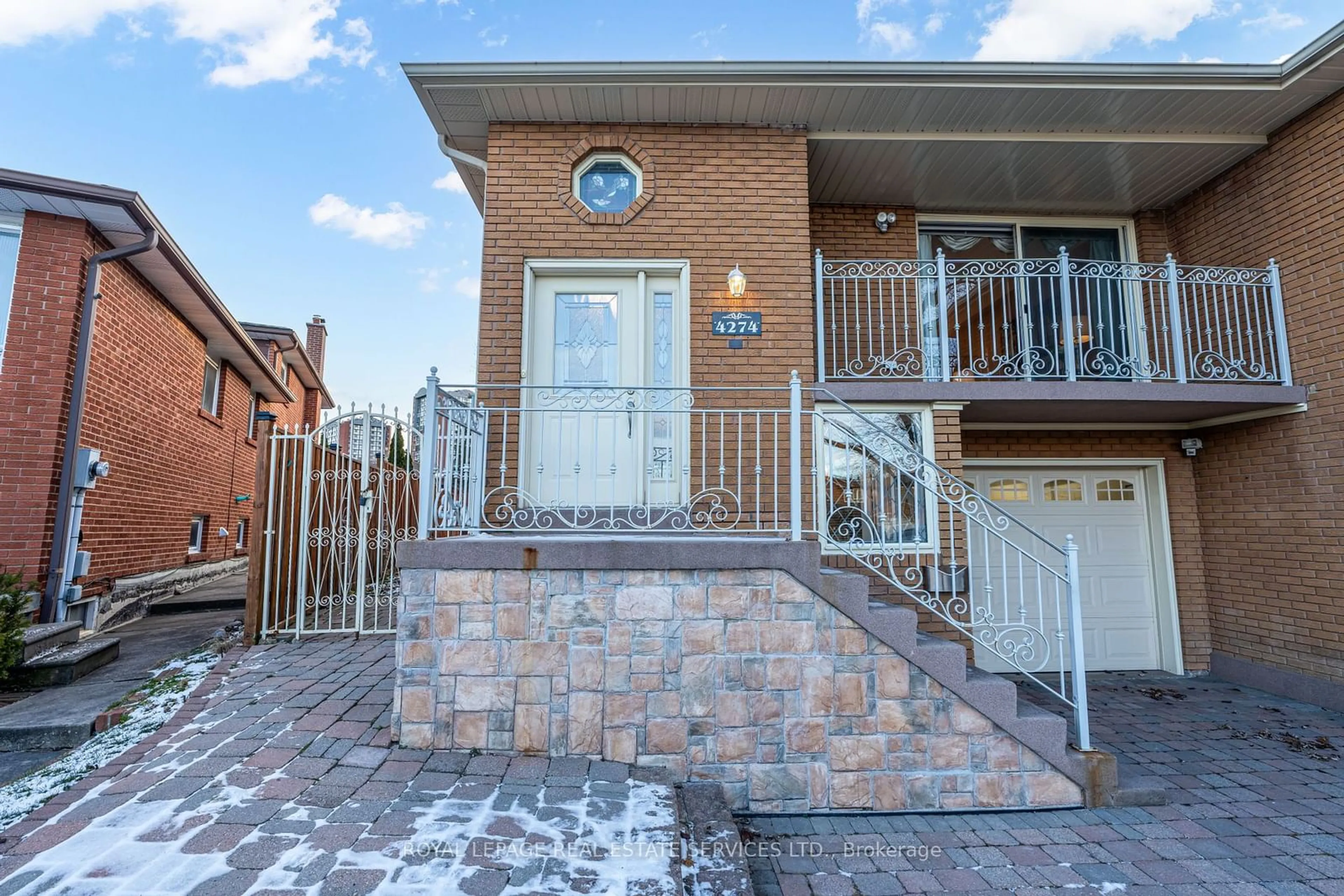 Home with brick exterior material, street for 4274 Ryeford Crt, Mississauga Ontario L4Z 1L9