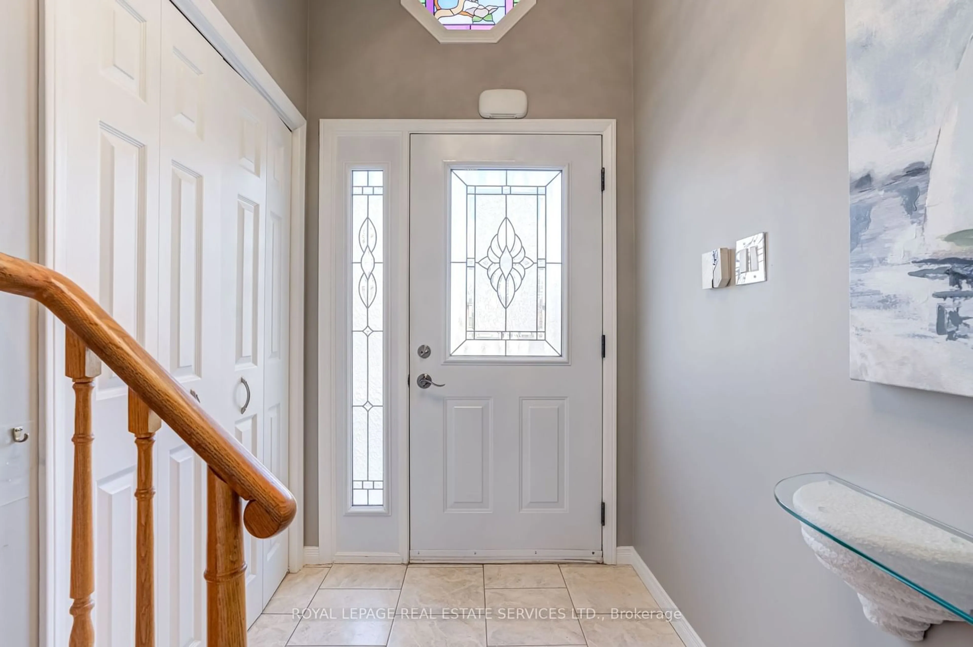 Indoor entryway for 4274 Ryeford Crt, Mississauga Ontario L4Z 1L9