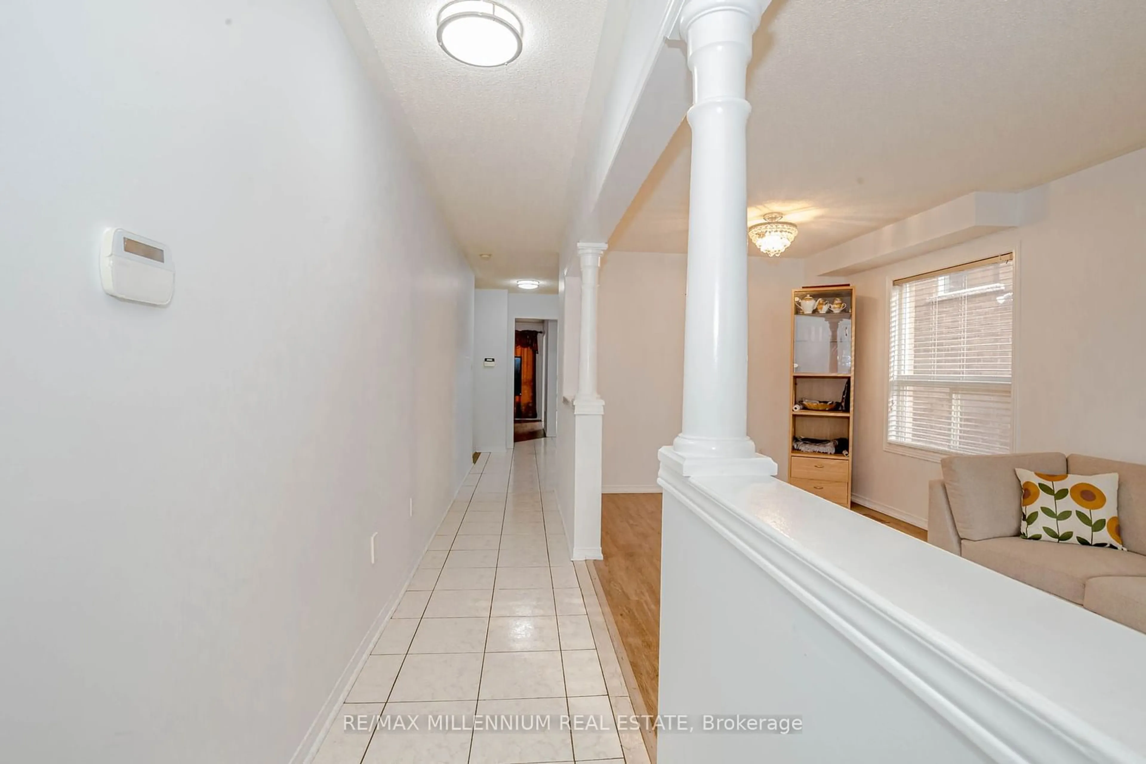 Indoor foyer for 3256 Camberwell Dr, Mississauga Ontario L5M 6T2