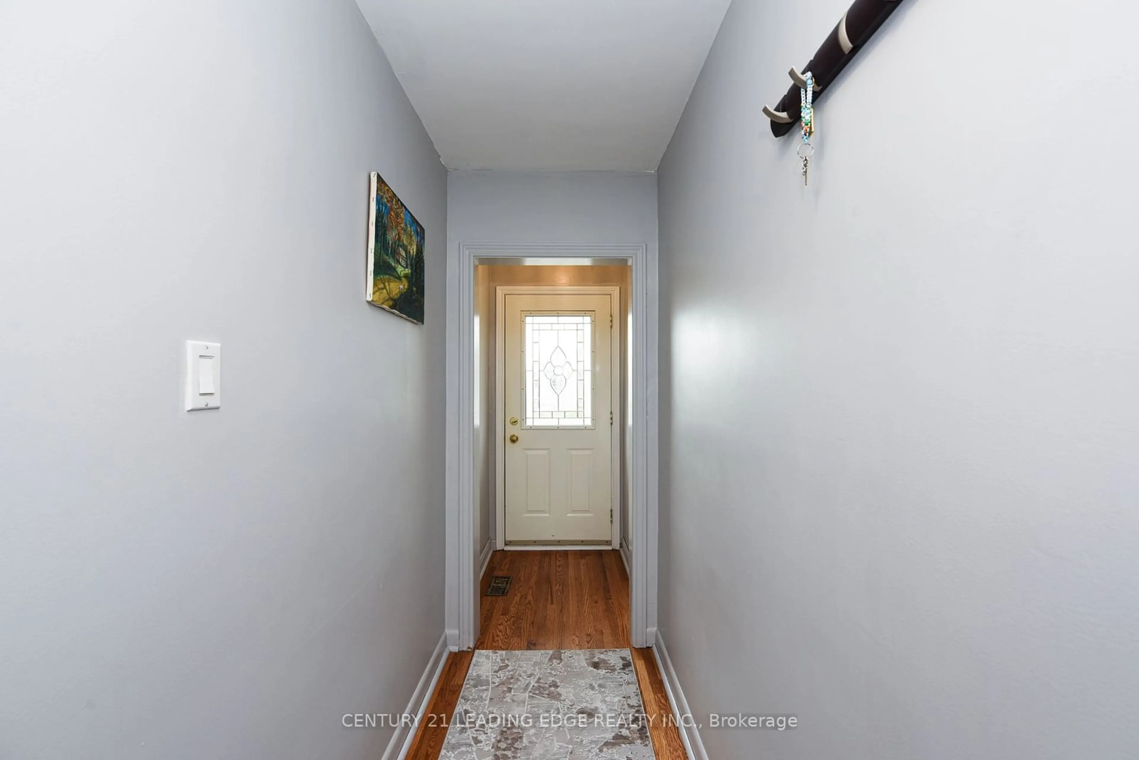 Indoor entryway for 34 Paragon Rd, Toronto Ontario M9R 1J8