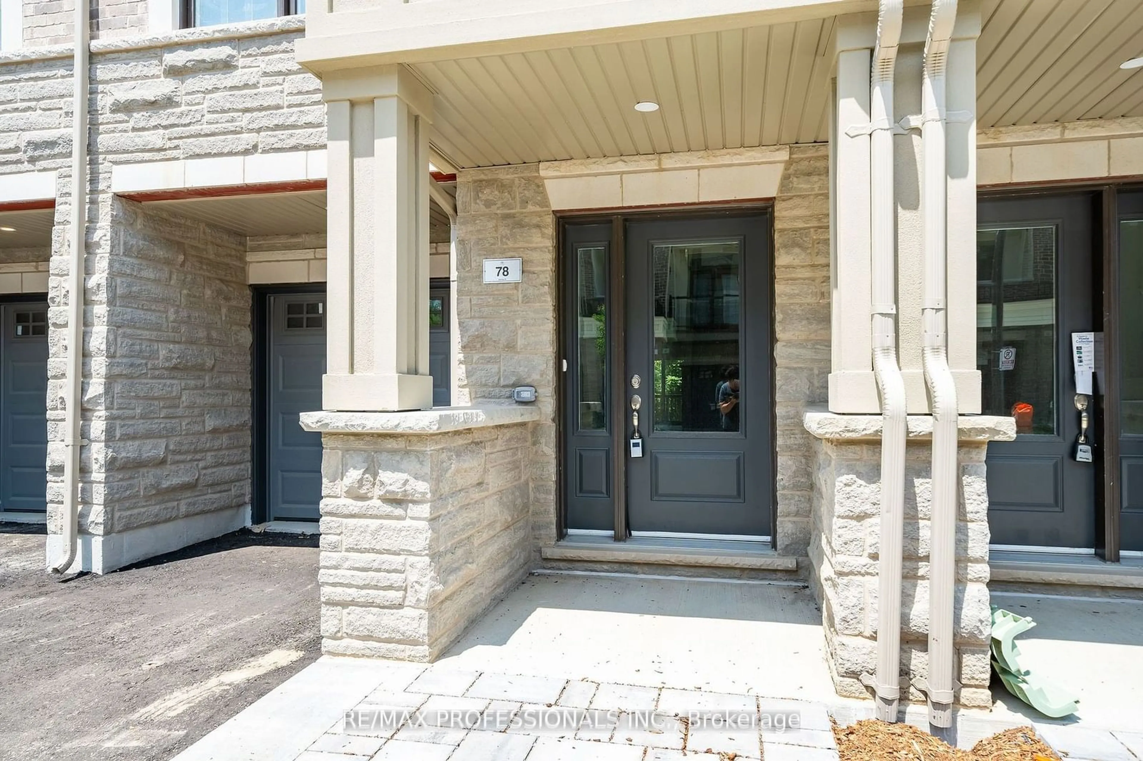 Indoor entryway for 78 Salina St, Mississauga Ontario L6M 2S5