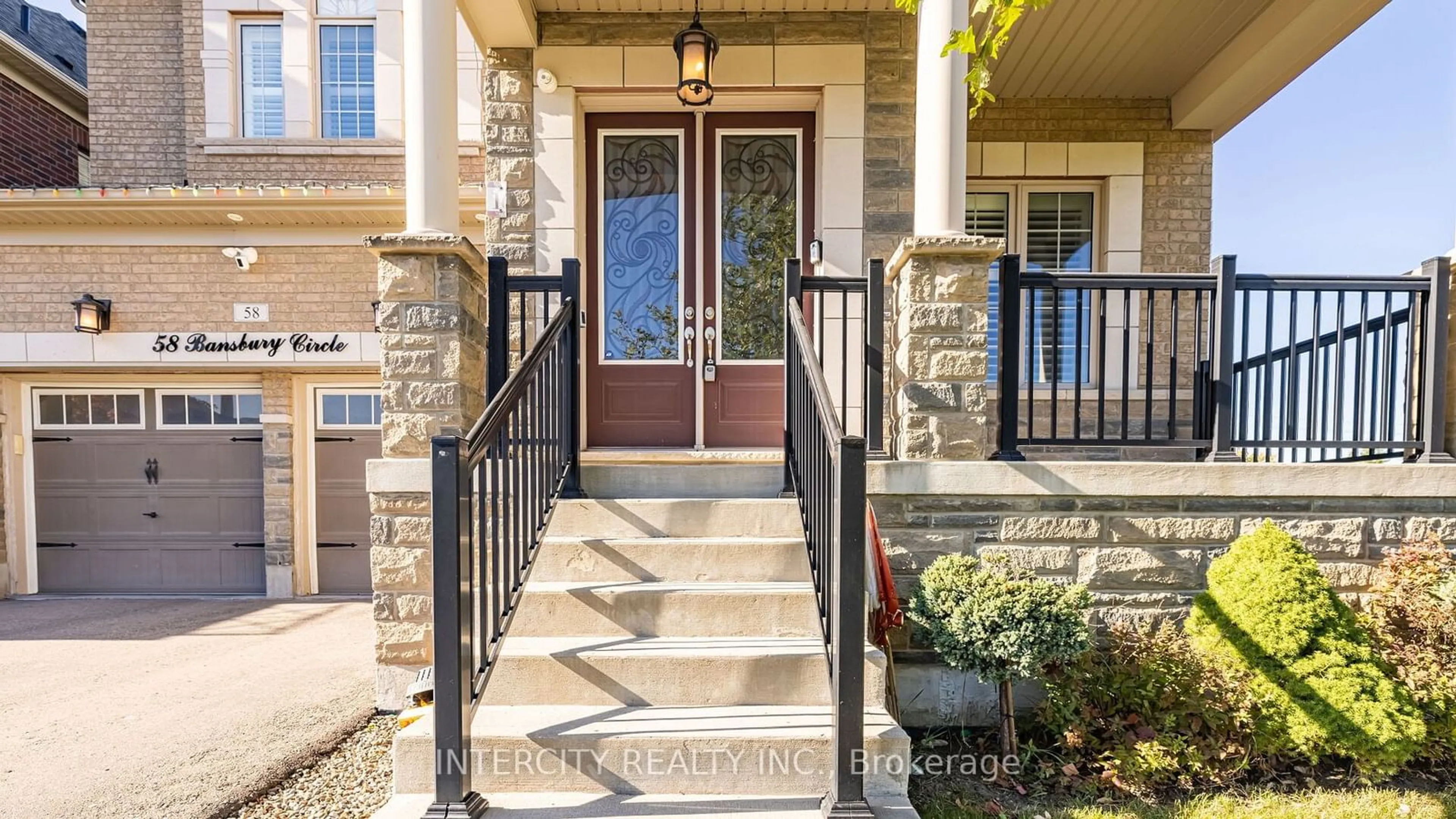 Indoor entryway for 58 Bansbury Circ, Brampton Ontario L6P 0H8