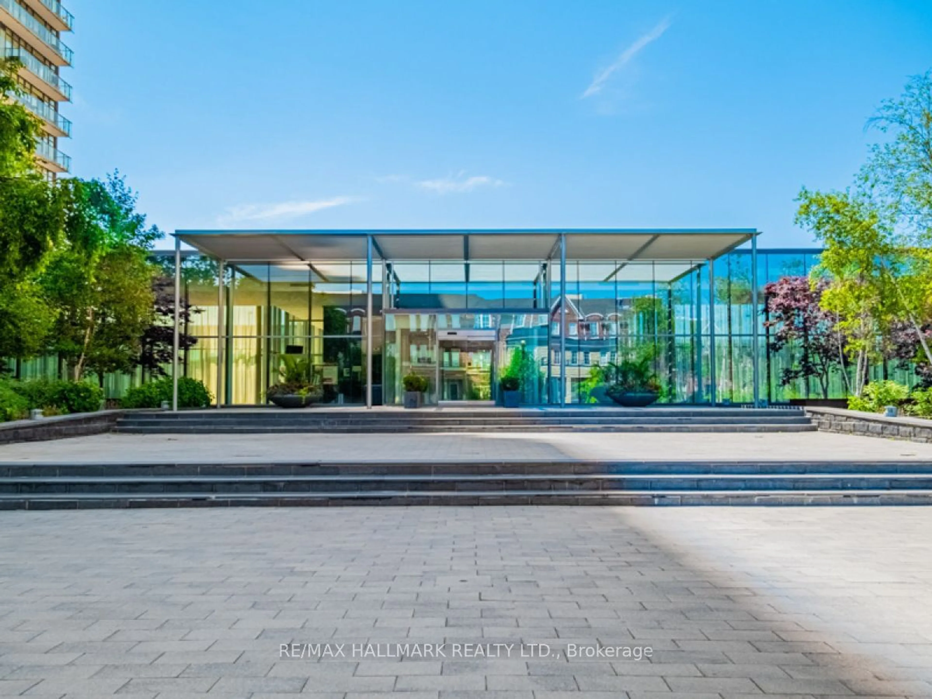 Indoor foyer for 103 The Queensway #2105, Toronto Ontario M6S 5B3