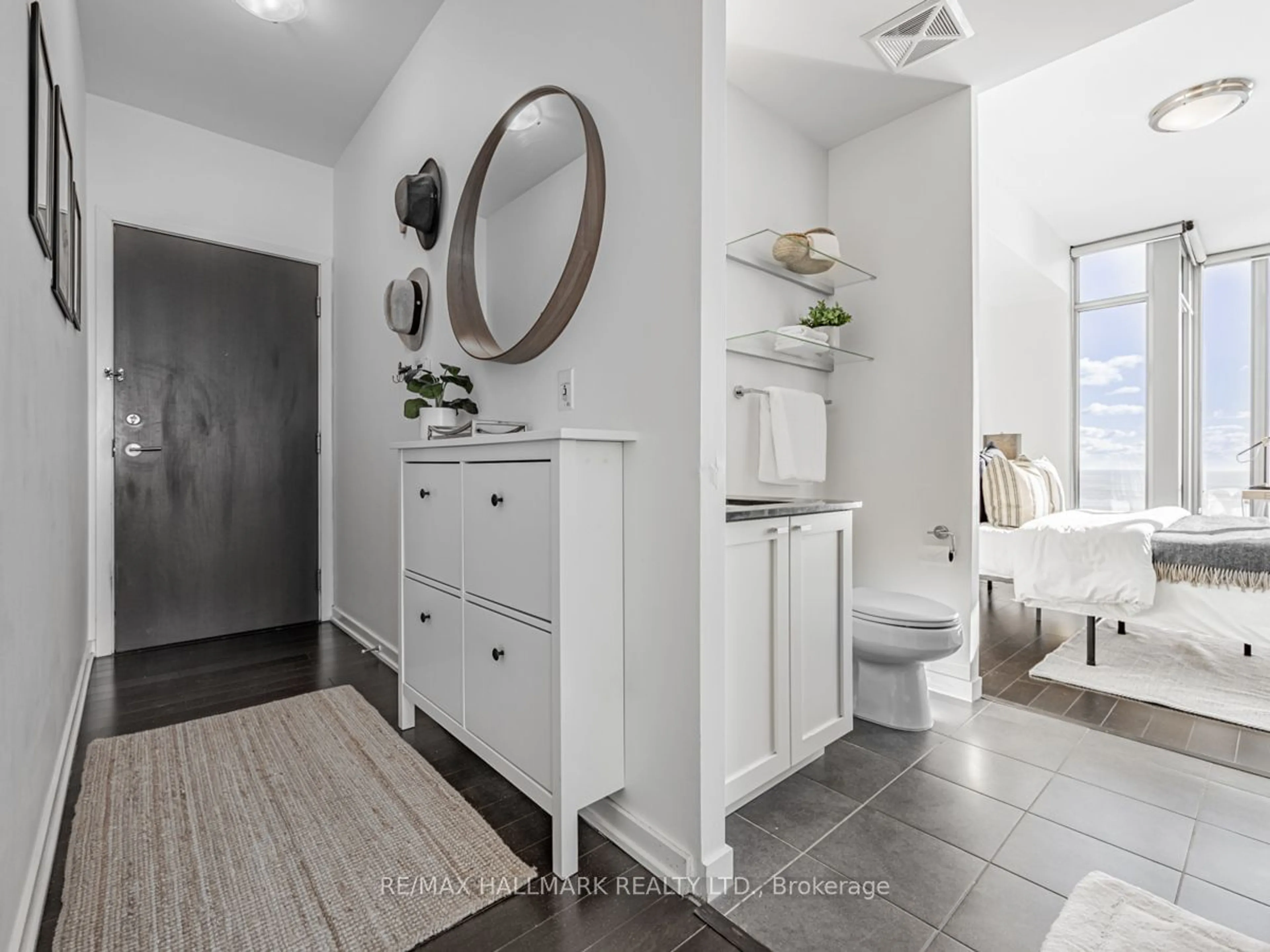 Contemporary bathroom, ceramic/tile floor for 103 The Queensway #2105, Toronto Ontario M6S 5B3