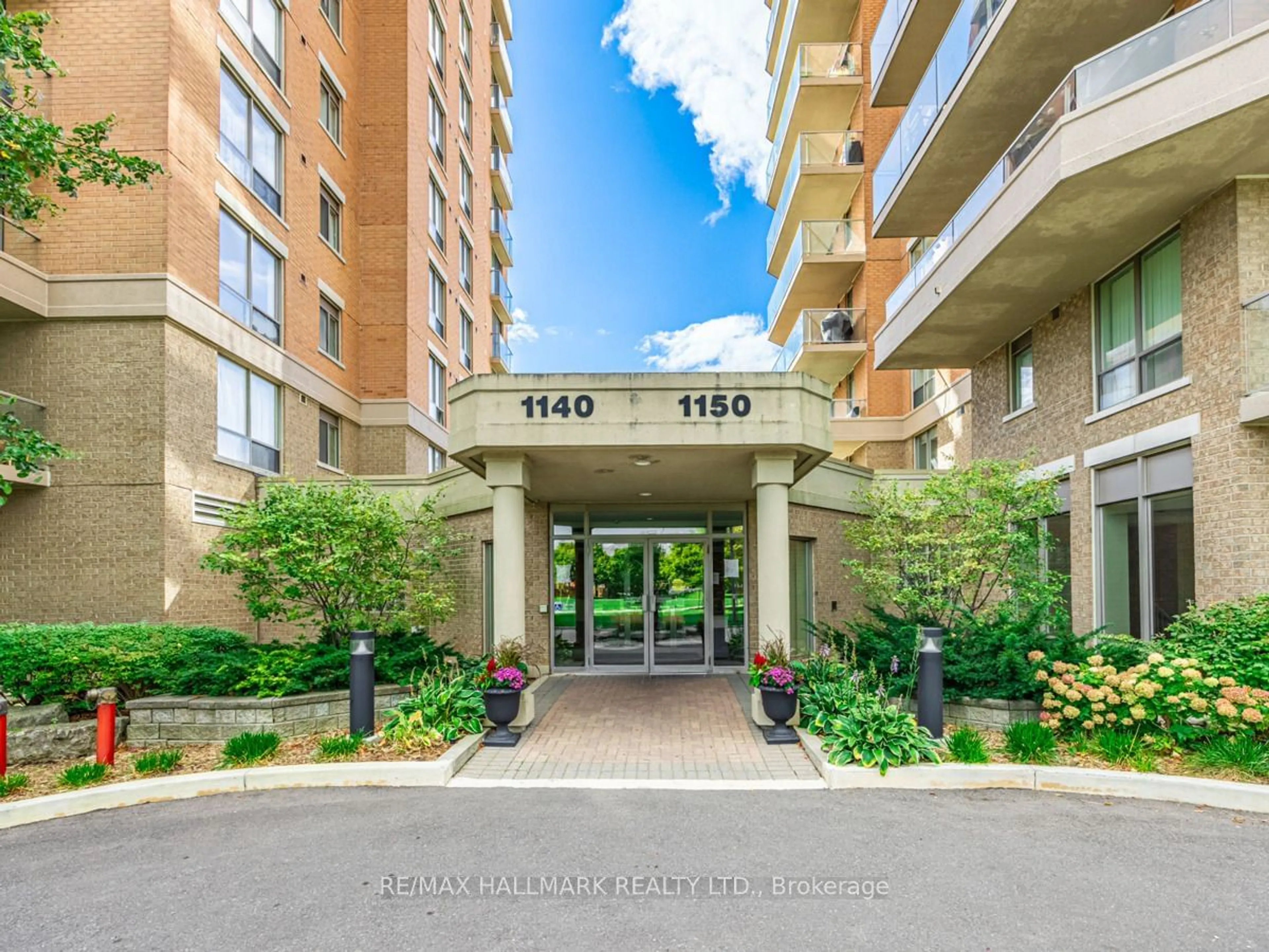 Indoor foyer for 1140 Parkwest Pl #310, Mississauga Ontario L5E 3K9