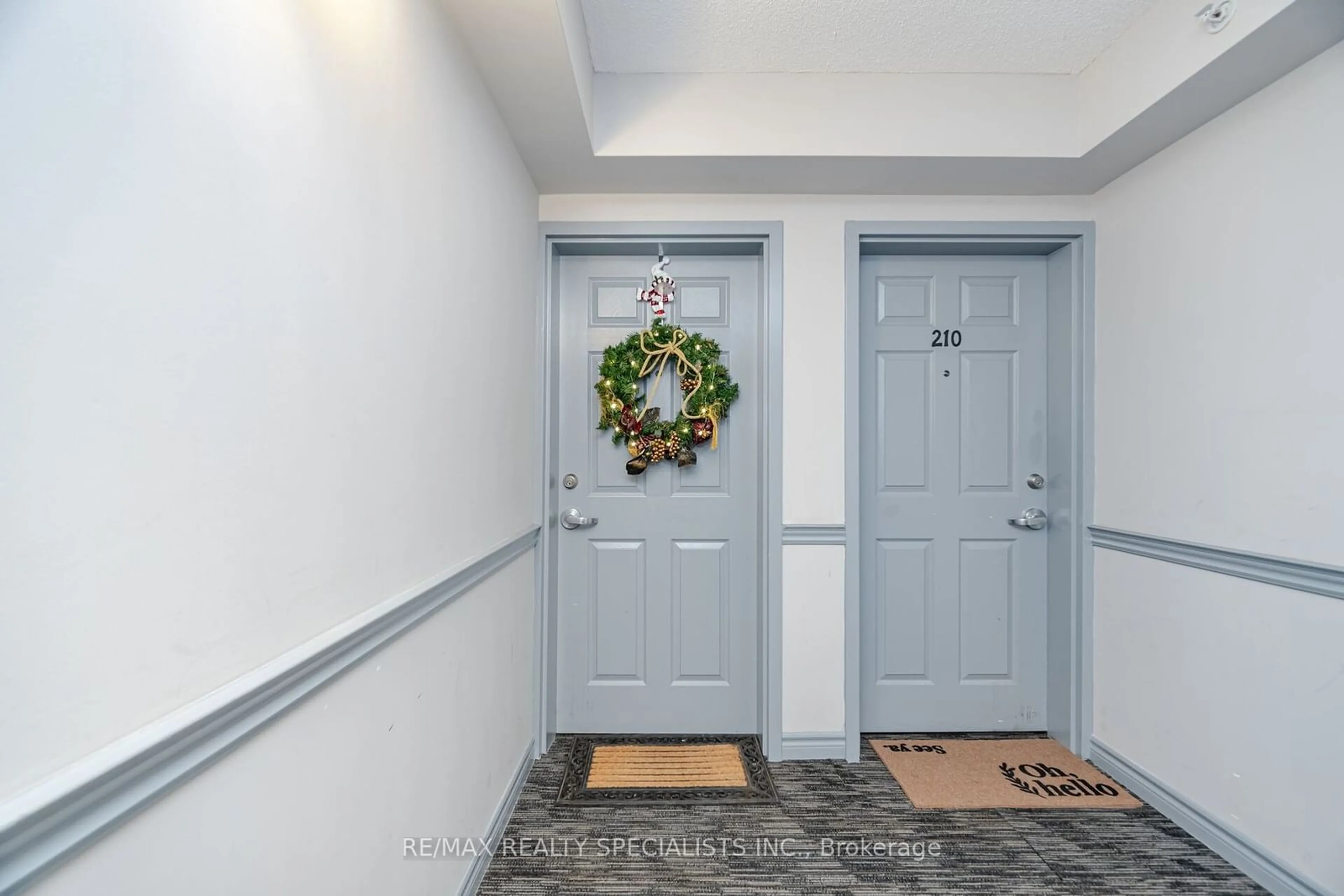 Indoor entryway for 1480 Bishops Gate #211, Oakville Ontario L6M 4N4