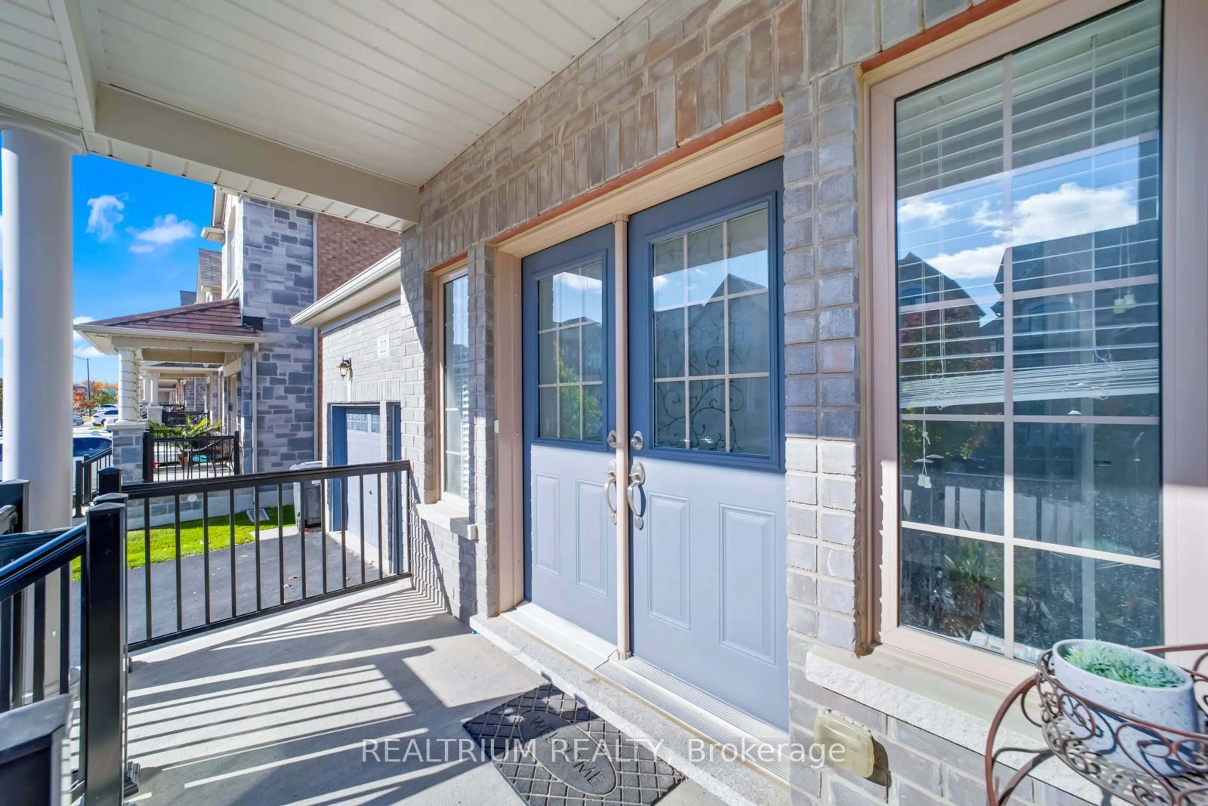 Indoor entryway for 22 Clockwork Dr, Brampton Ontario L7A 4R8