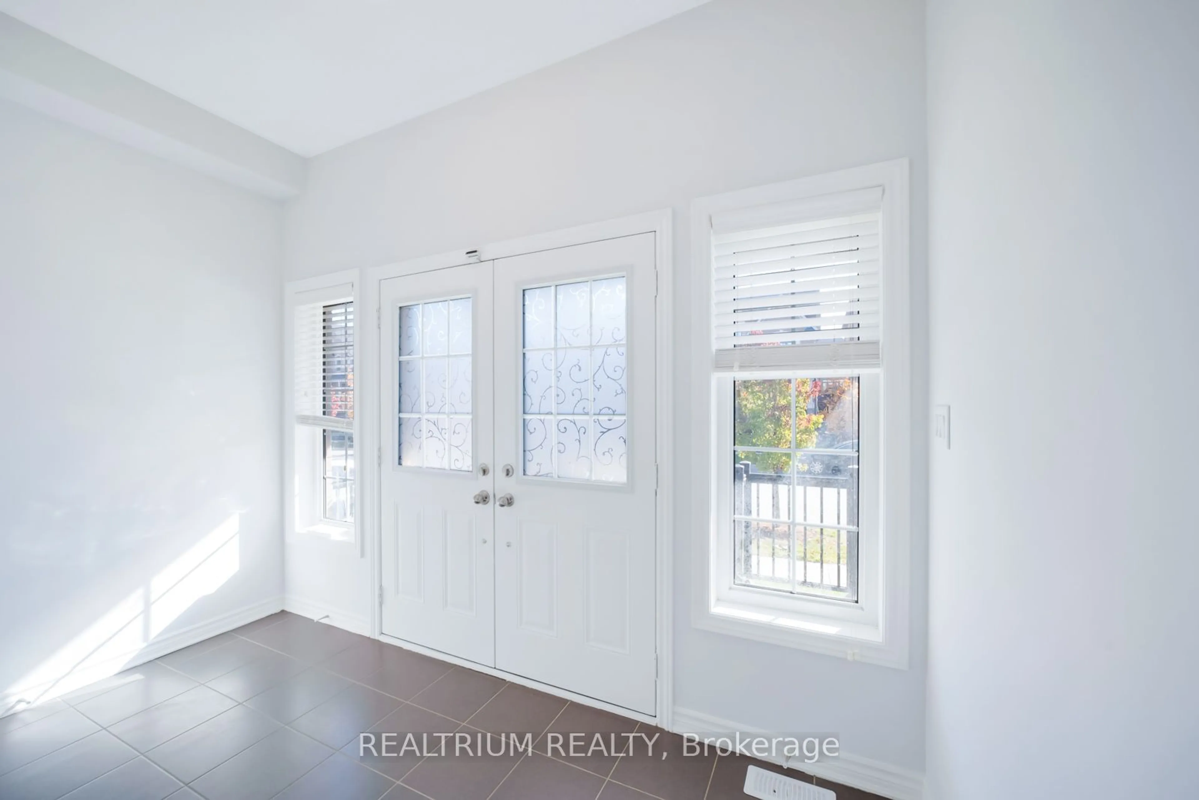 Indoor entryway for 22 Clockwork Dr, Brampton Ontario L7A 4R8