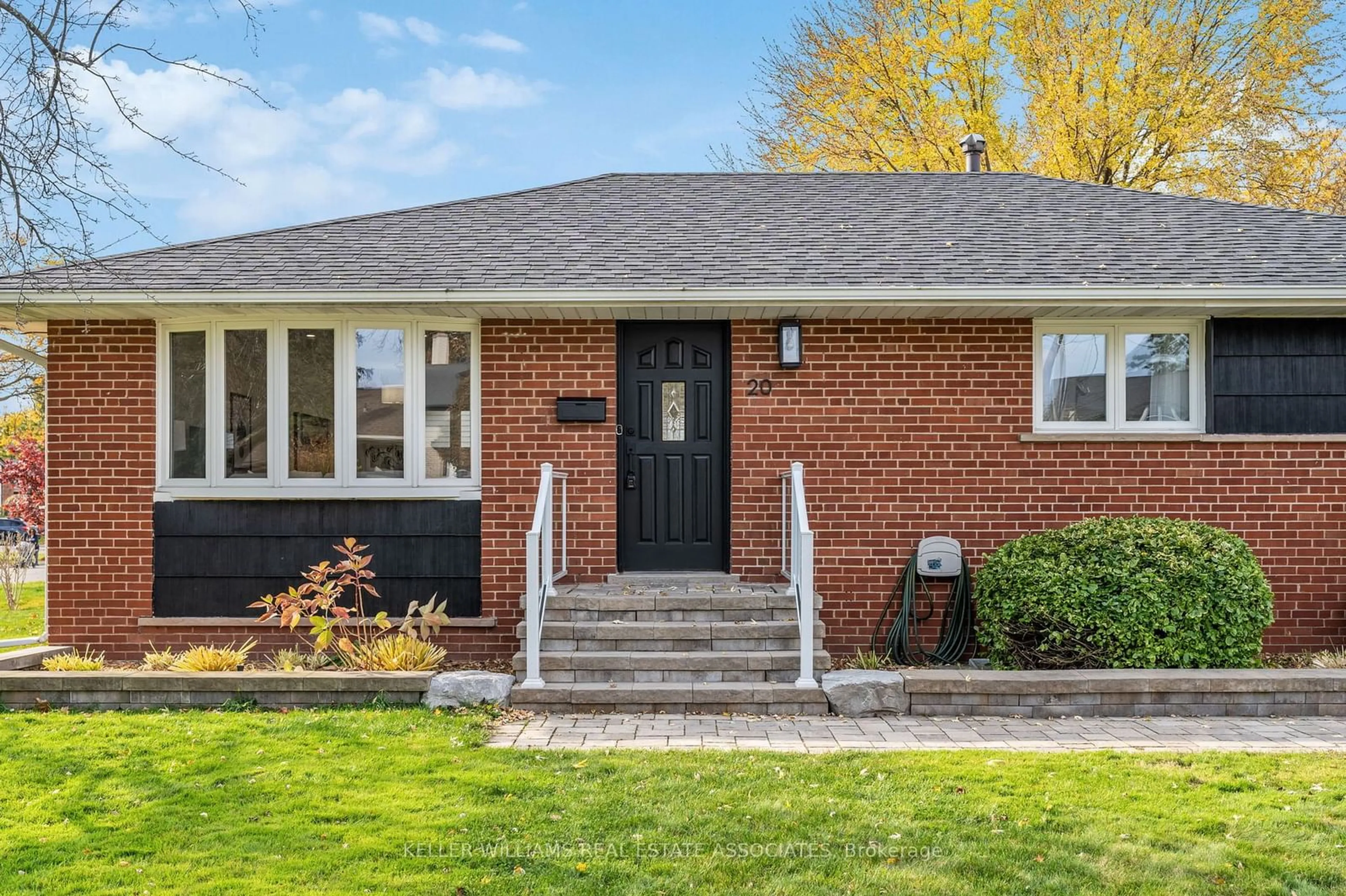 Home with brick exterior material, street for 20 Suburban Dr, Mississauga Ontario L5N 1G5