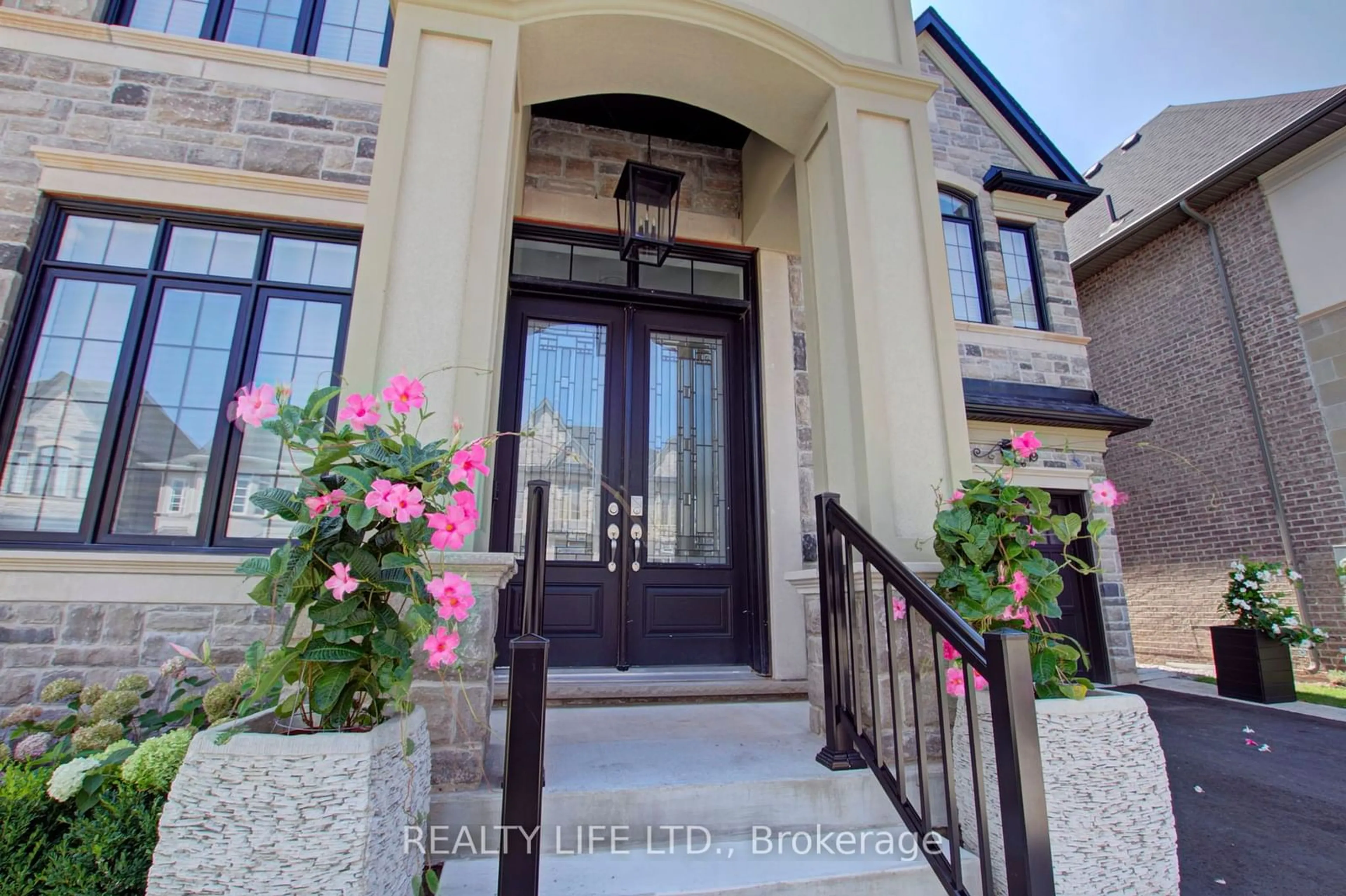 Indoor entryway for 3140 Daniel Way, Oakville Ontario L6H 0V1