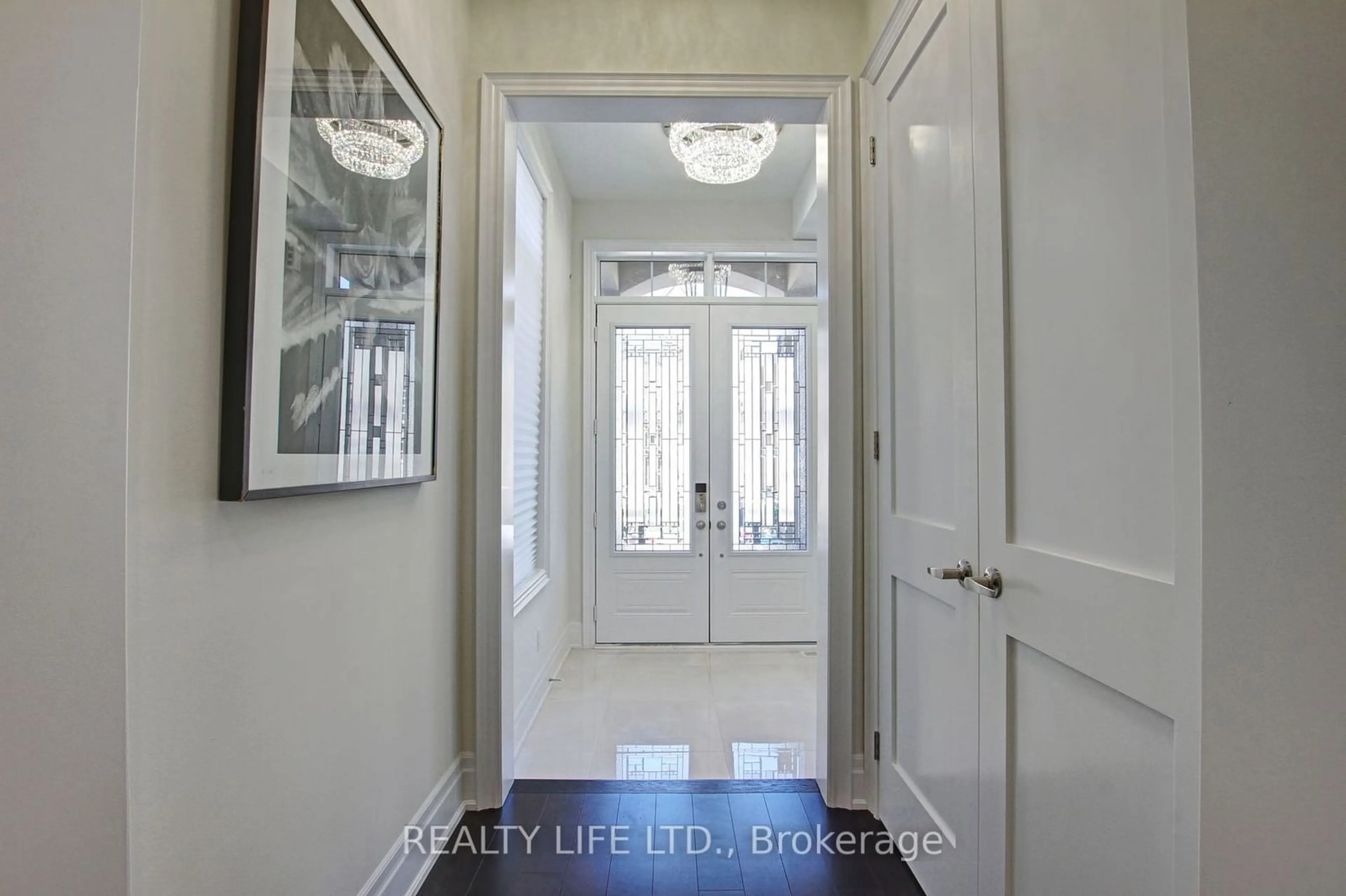 Indoor entryway for 3140 Daniel Way, Oakville Ontario L6H 0V1