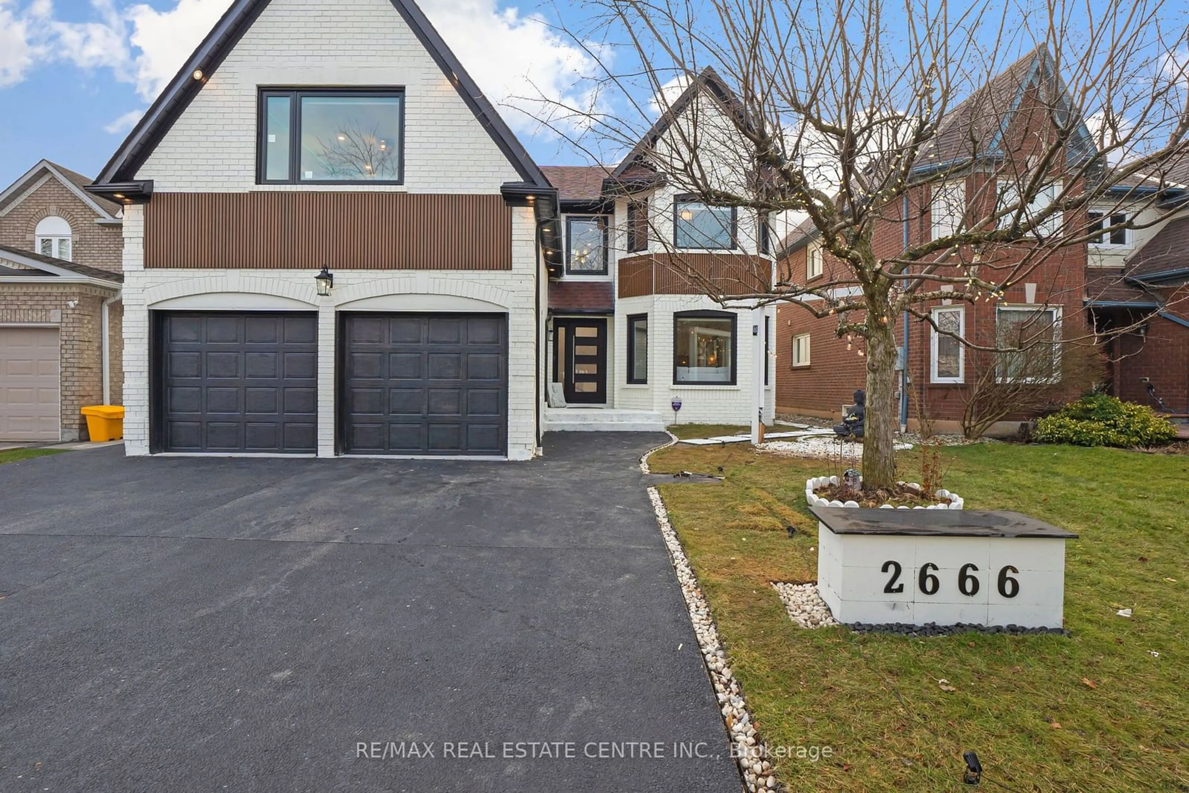 Home with brick exterior material, street for 2666 Burnford Tr, Mississauga Ontario L5M 5E1